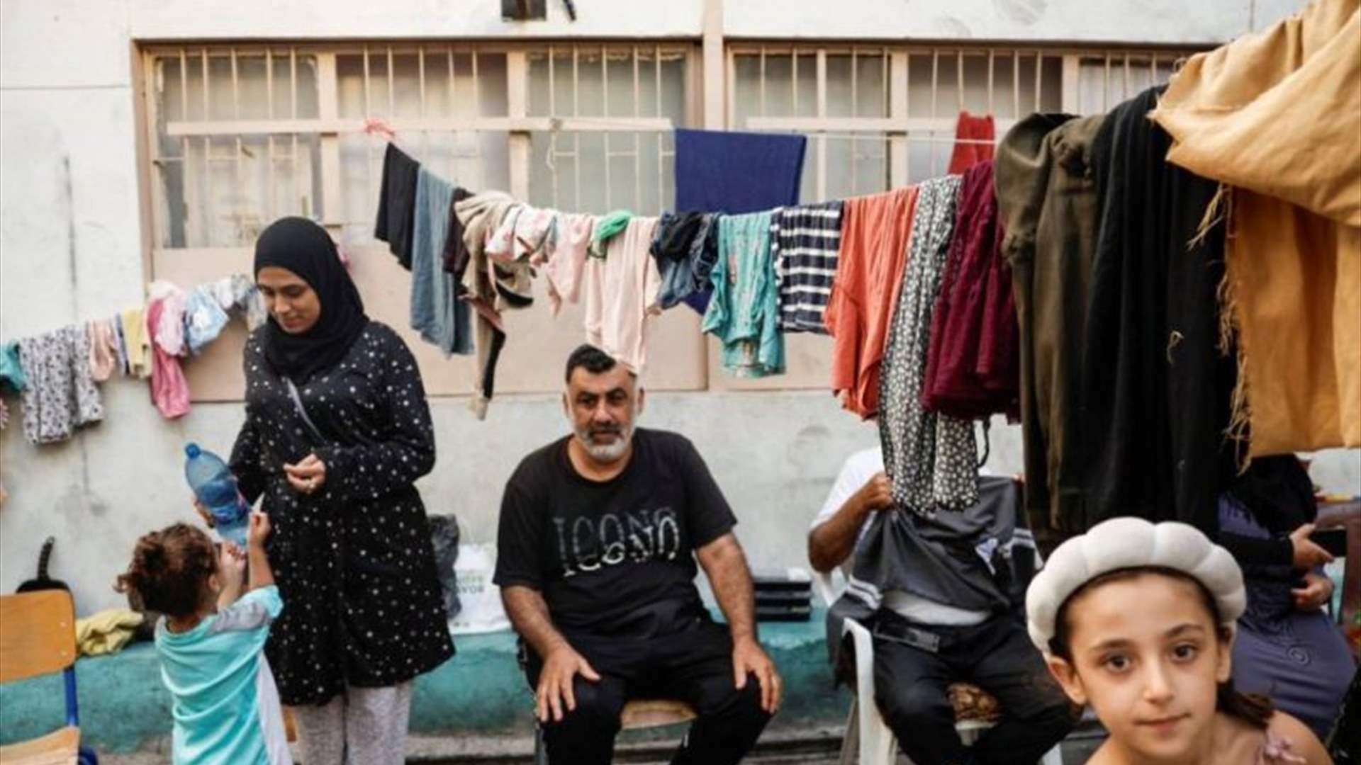 وحدة إدارة الكوارث نفت شائعات إخلاء مركز إيواء النازحين في العباسية