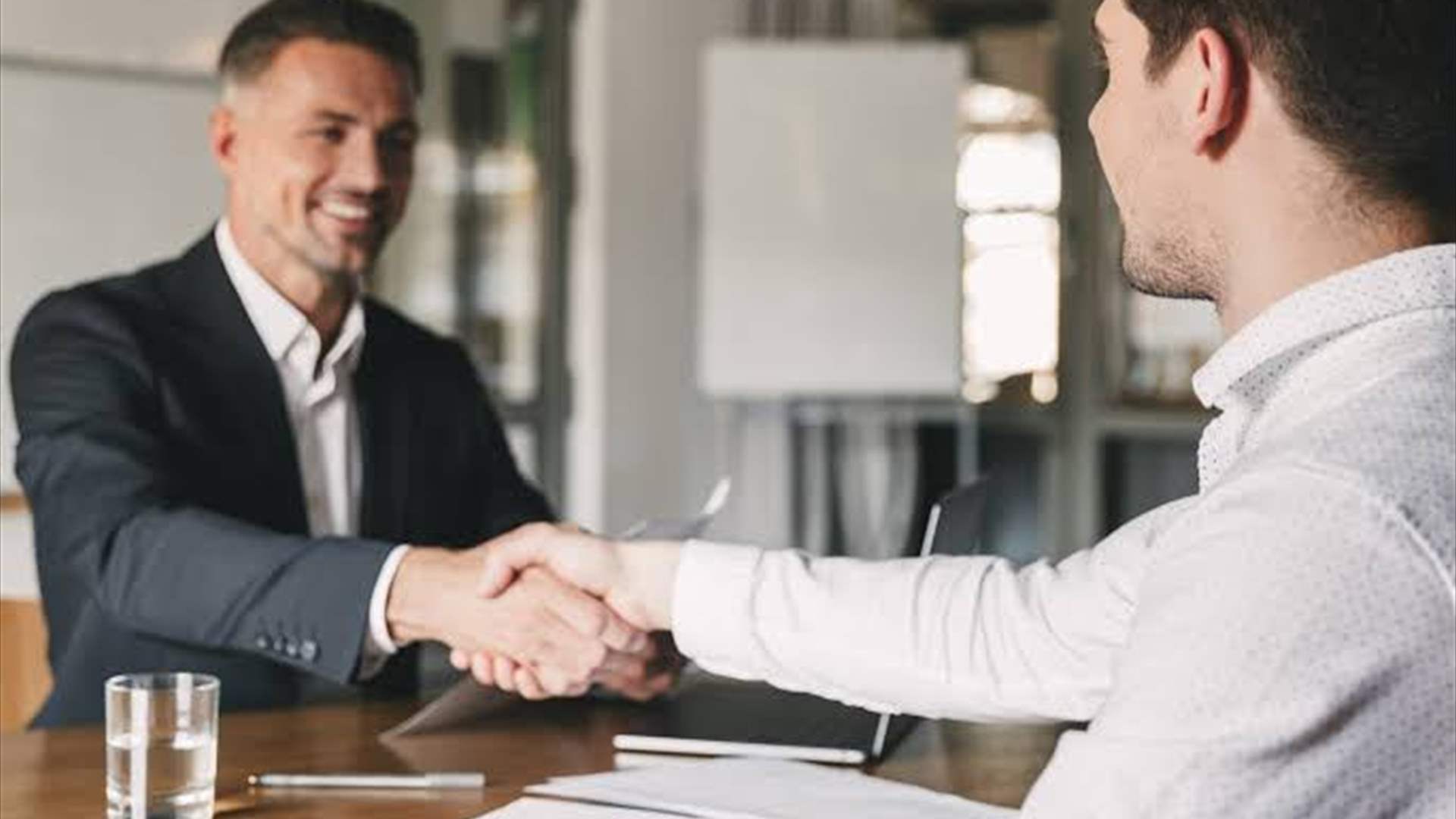 سوق العمل وأزمة منتصف العمر: لماذا تحوّلت سنوات الخبرة من ميزة إلى عائق؟