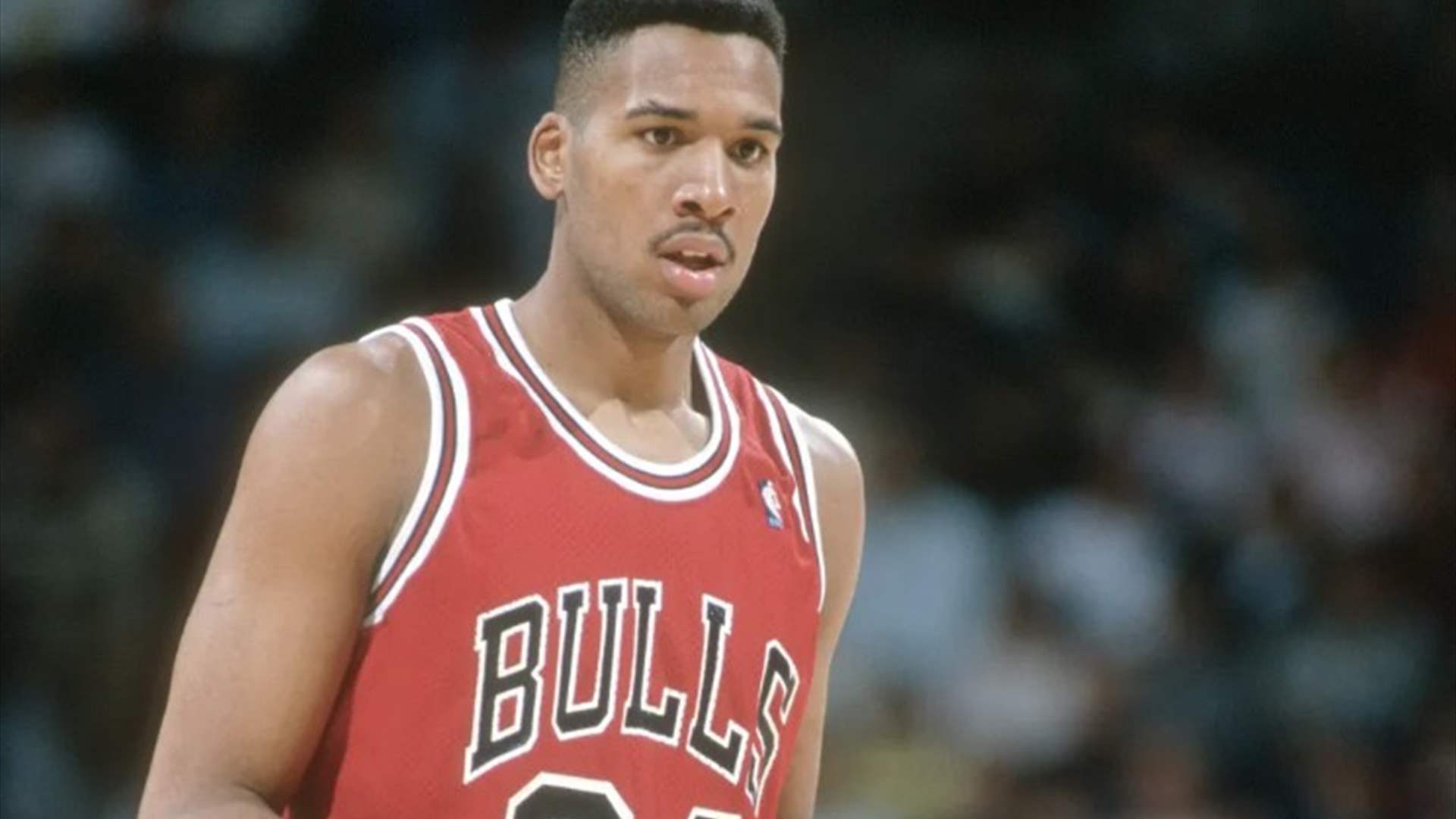 عالم كرة السلة يودّع ستايسي كينغ... بطل الـNBA ثلاث مرات وأسطورة شيكاغو بولز يرحل عن 59 عاماً