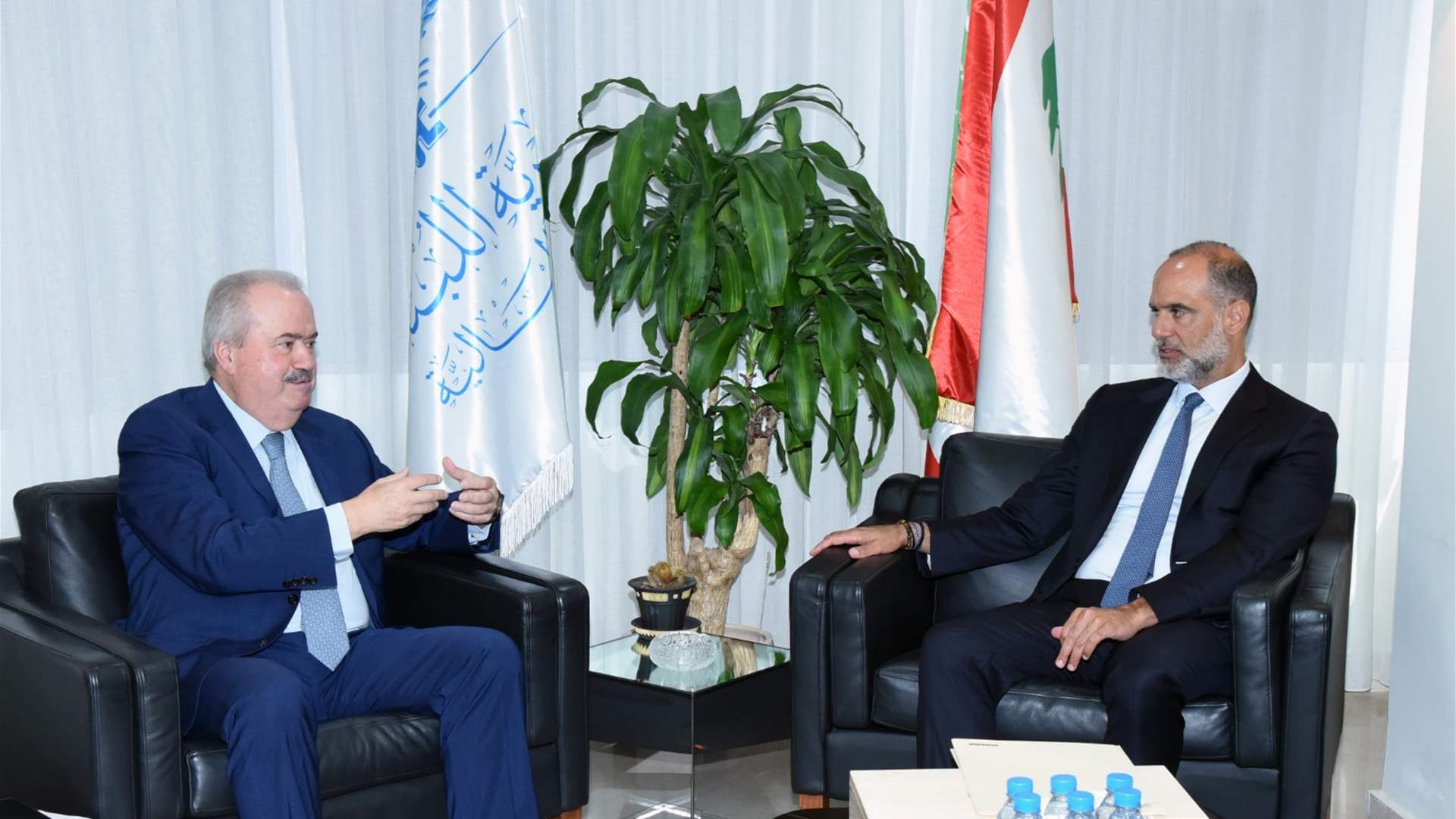 جابر عرض ورسامني في حضور عزيز لمشاريع التطوير في المطار وبحث مع حاكم المصرف في الوضعين المالي والنقدي