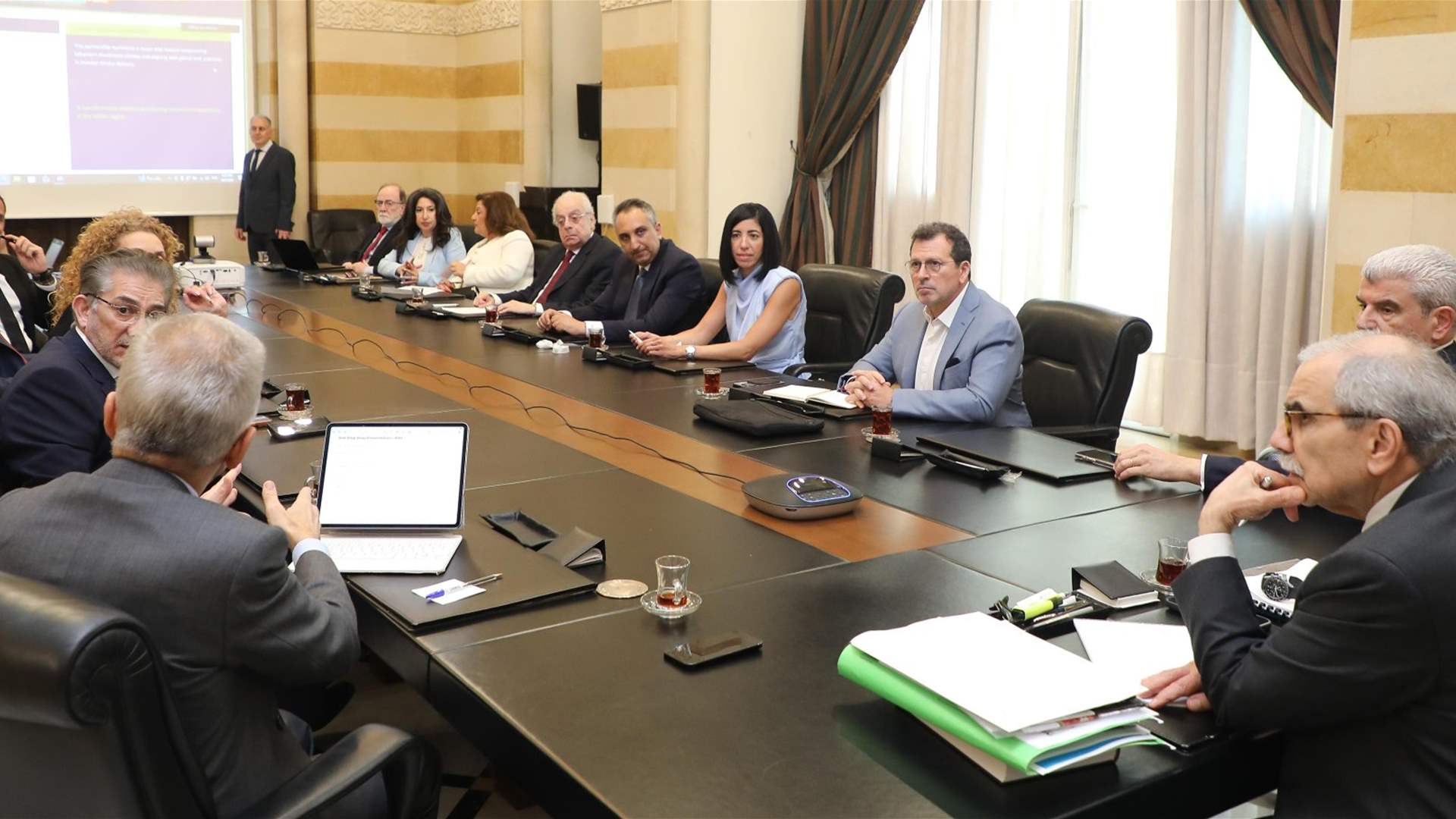 طاولة مستديرة برئاسة سلام في السرايا في خطوة تسبق ورشة عمل لمناقشة سبل تفعيل "الشباك الواحد لمتابعة التراخيص"
