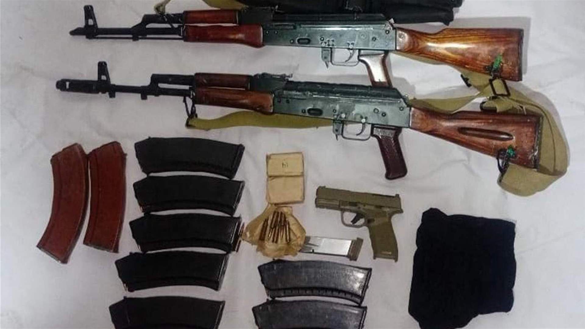 الجيش يوقف 3 أشخاص لإطلاقهم النار ويضبط سيارة بداخلها كمية كبيرة من المخدرات