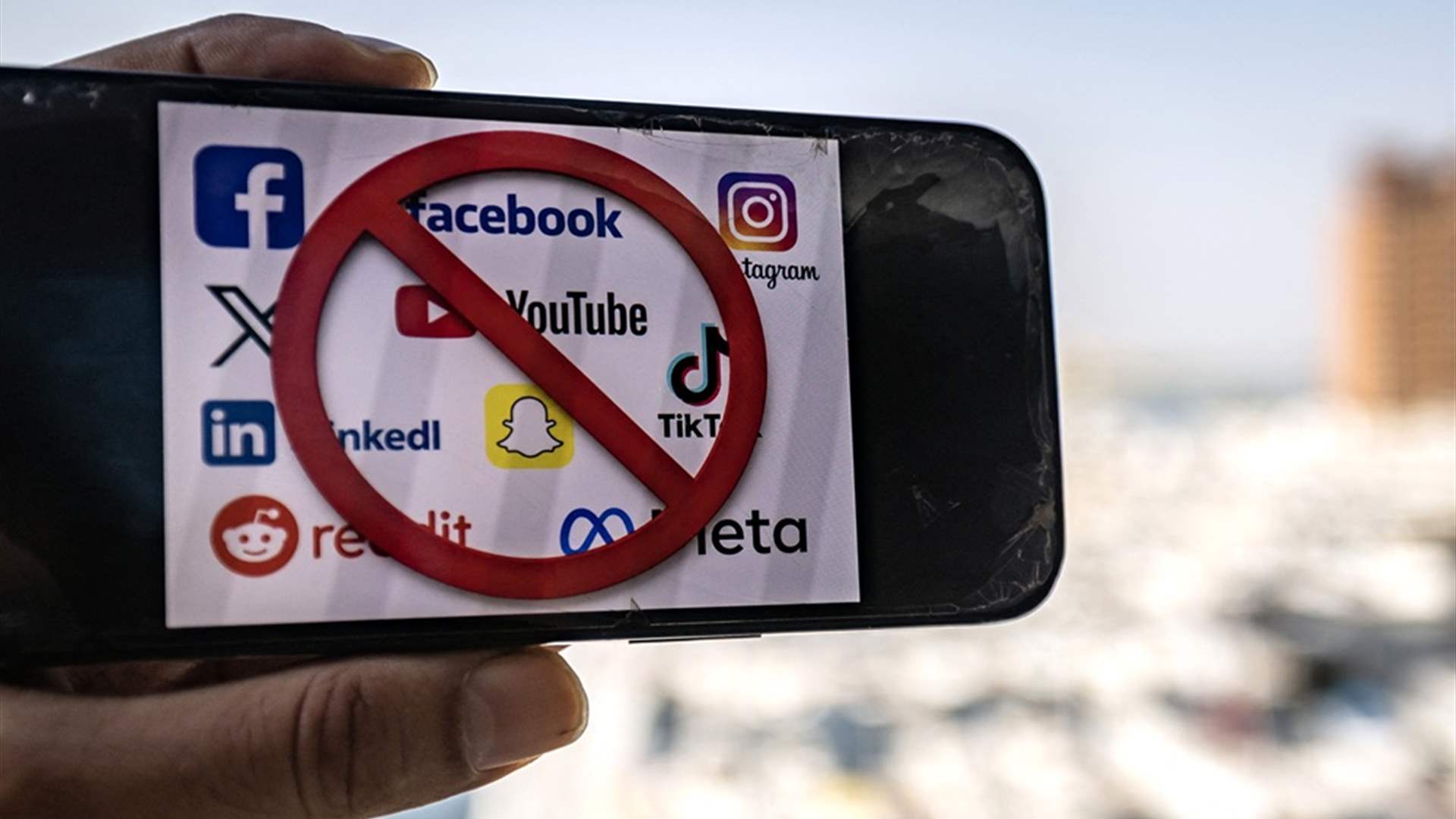 الإمارات... أول دولة عربية تحظر منصات التواصل للأطفال دون 15 عاما