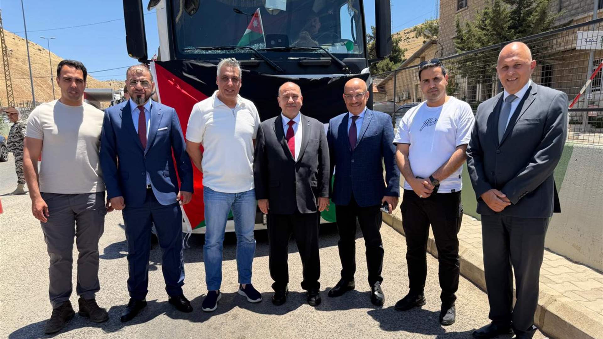 وصول قافلة مساعدات أردنية إلى لبنان دعماً للقطاع الصحي والمستشفيات