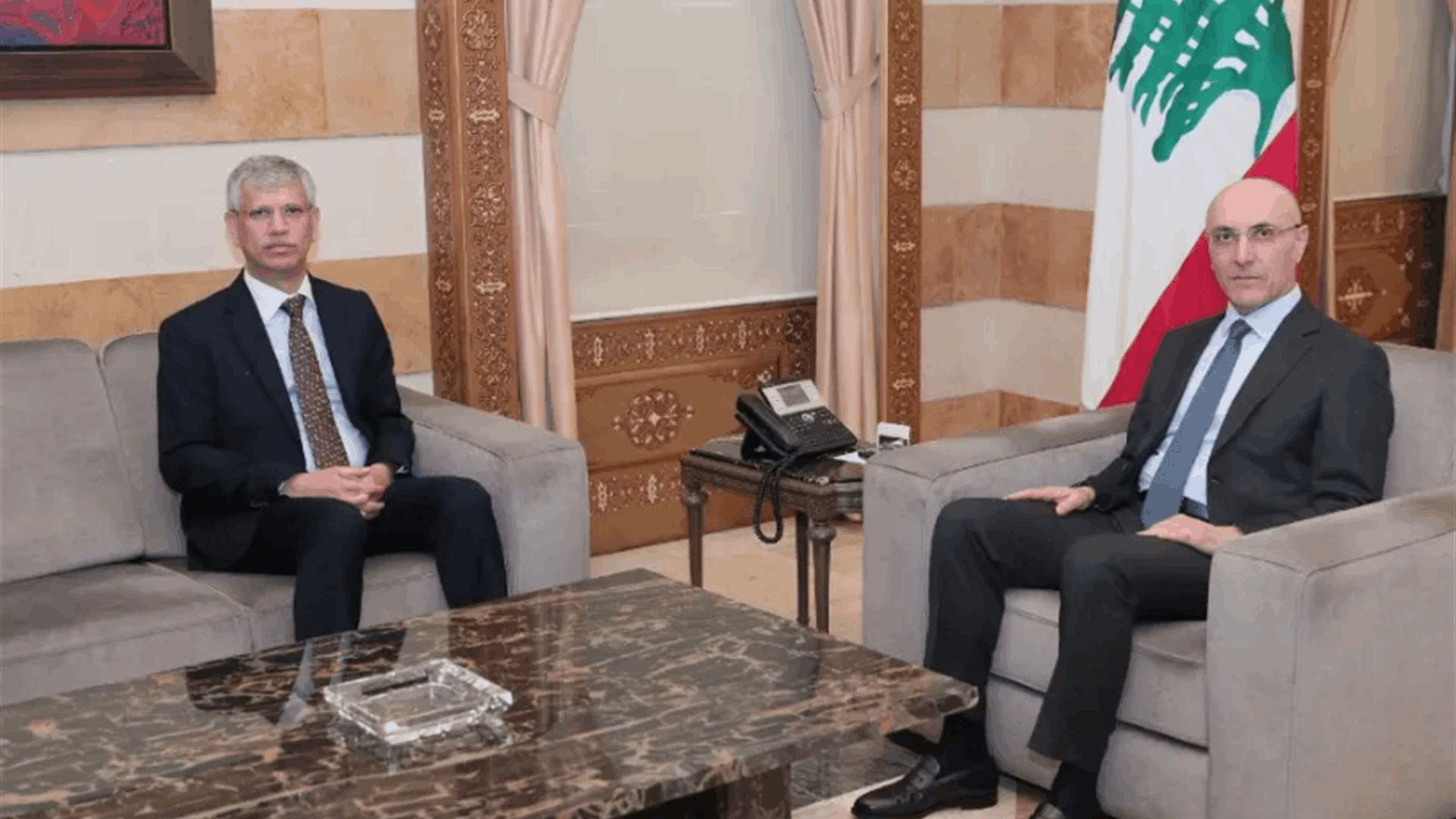 وزير الداخلية عرض مع سفير باكستان دور بلاده في المفاوضات الإيرانية - الأميركية والتطورات الإقليمية