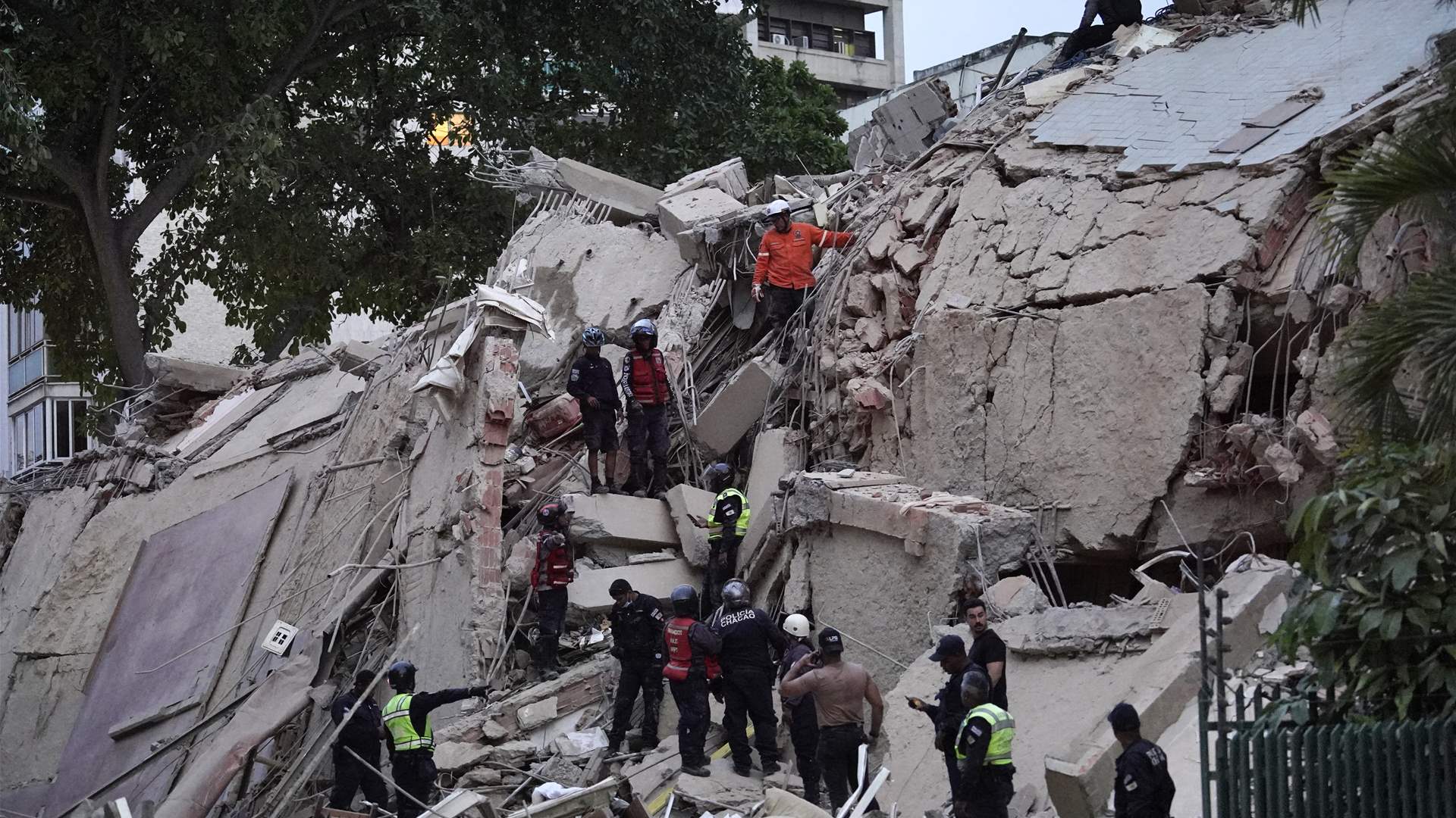 Venezuela twin quakes kill at least 32, injure more than 700