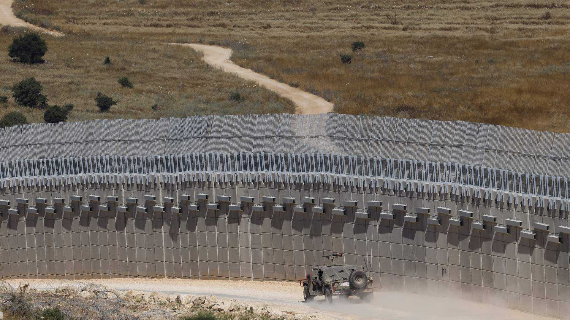 Israel studies partial withdrawal plan from southern Lebanon while maintaining positions along Yellow Line