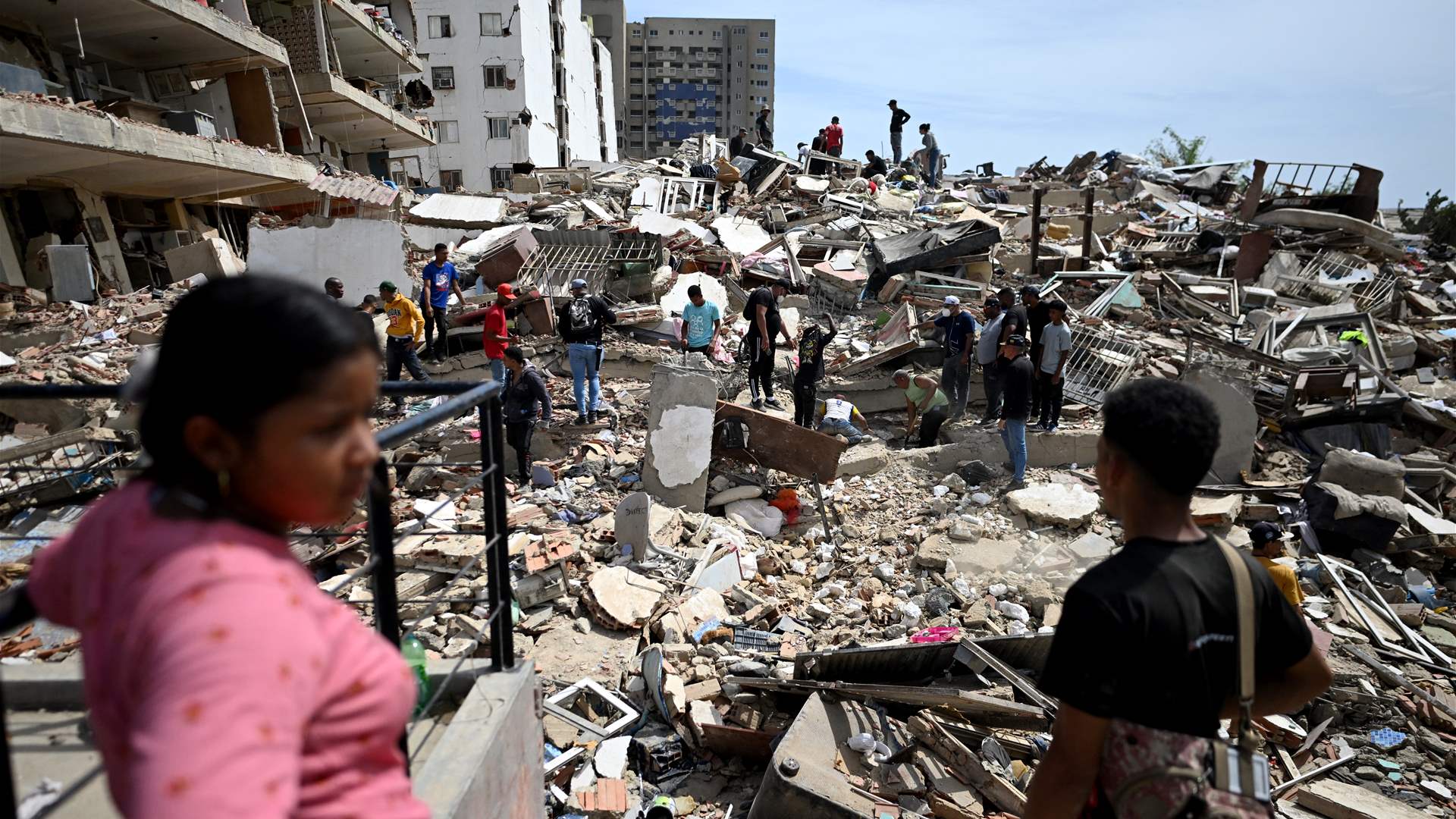 Venezuelan leader travels to quake-hit coastal area
