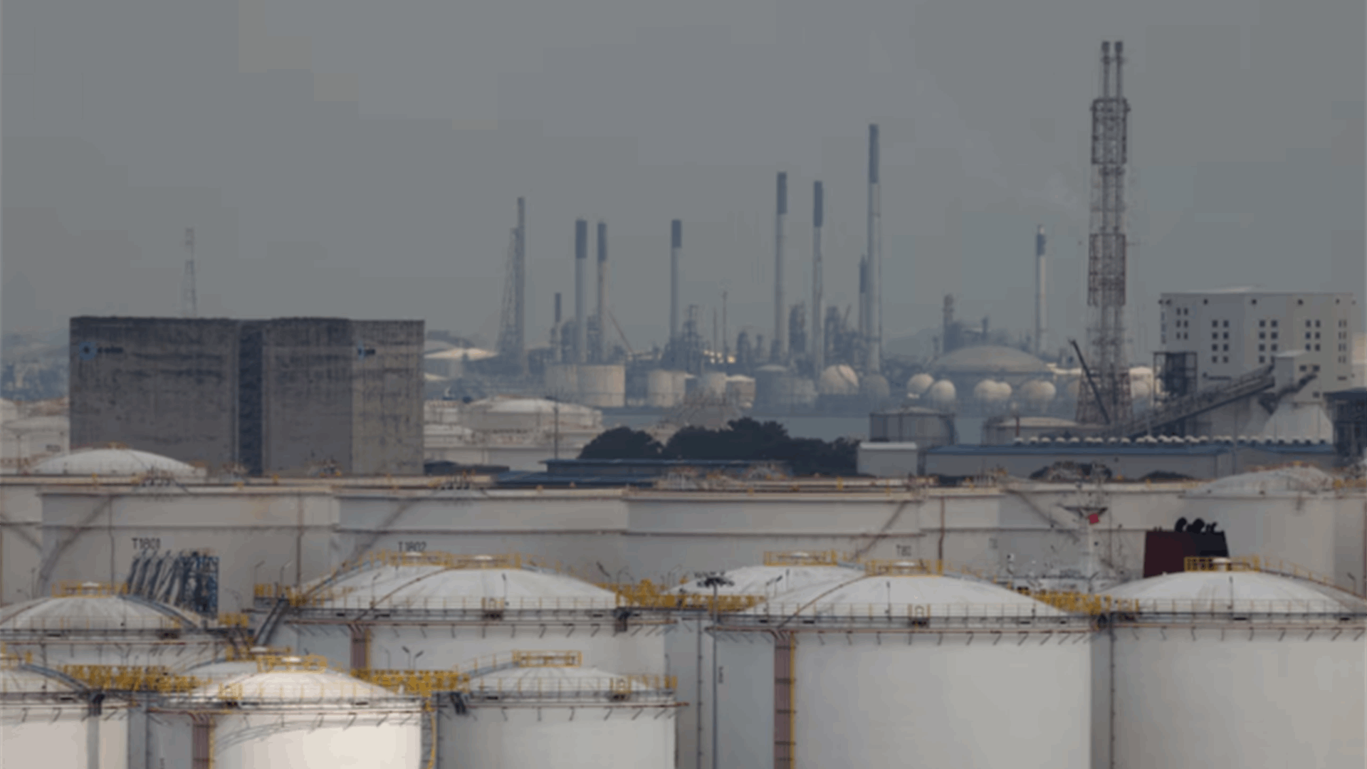 Oil down 2% amid resumption of Hormuz shipments even as vessel hit near Oman