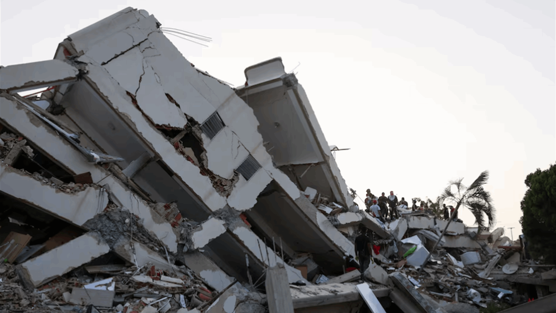 Venezuela welcomes 1,600 foreign rescuers in urgent search for quake survivors