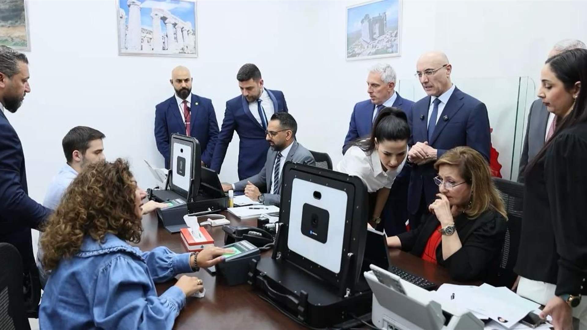 الحجار أطلق خدمة البصمة البيومترية للمرة الأولى خارج لبنان لإصدار جوازات السفر البيومترية