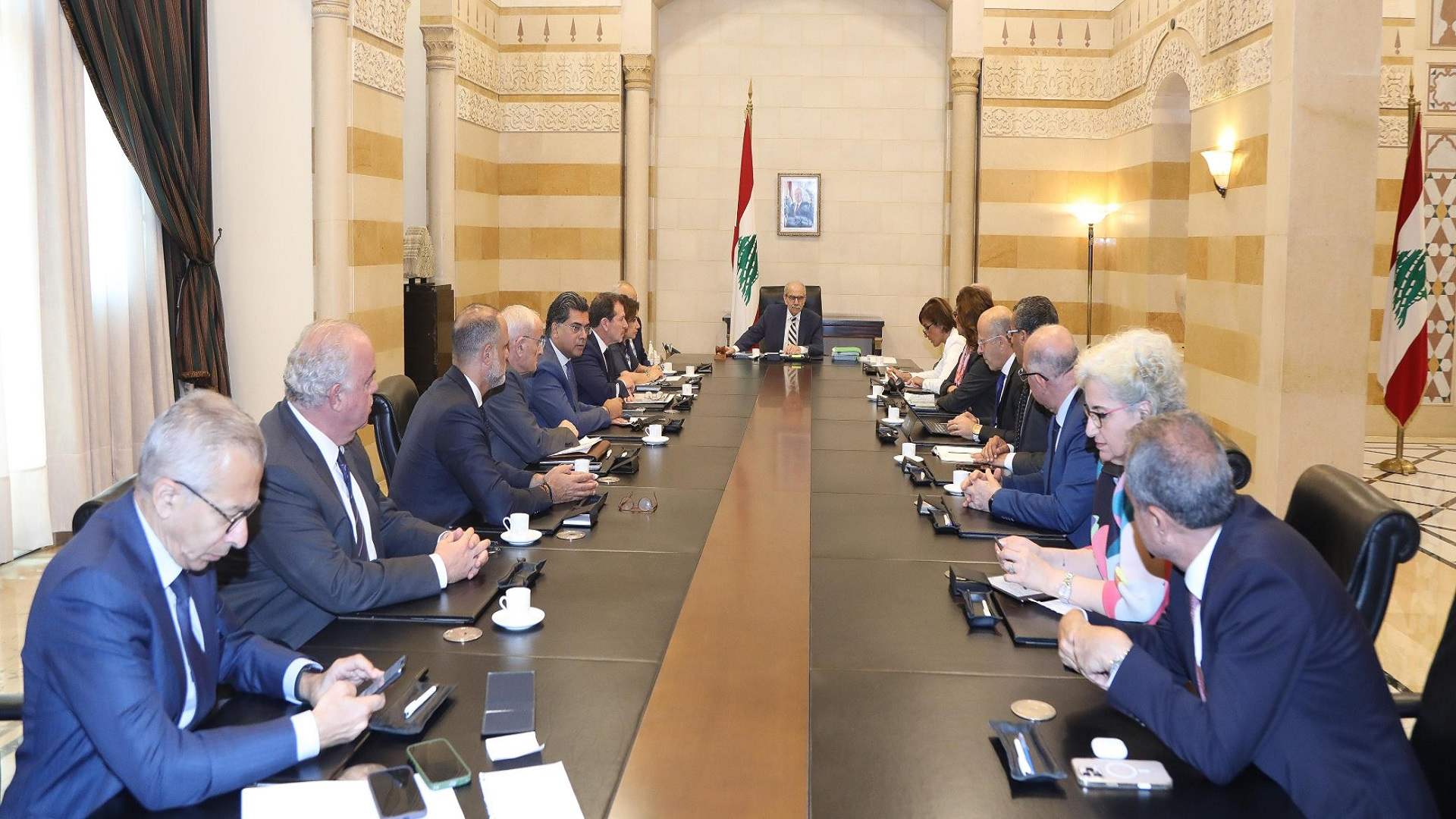 جلسة استثنائية لمجلس الوزراء... وتعليق مرسوم زيادة الرسوم لحين إعادة درس جدول النسب الجمركية