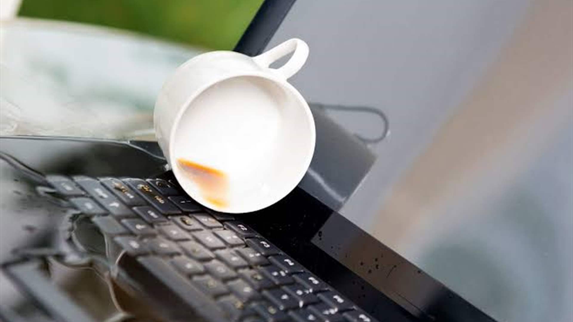 إنسكاب الماء على الحاسوب: إليكم خطوات حاسمة تفصل بين إنقاذه أو خسارته للأبد