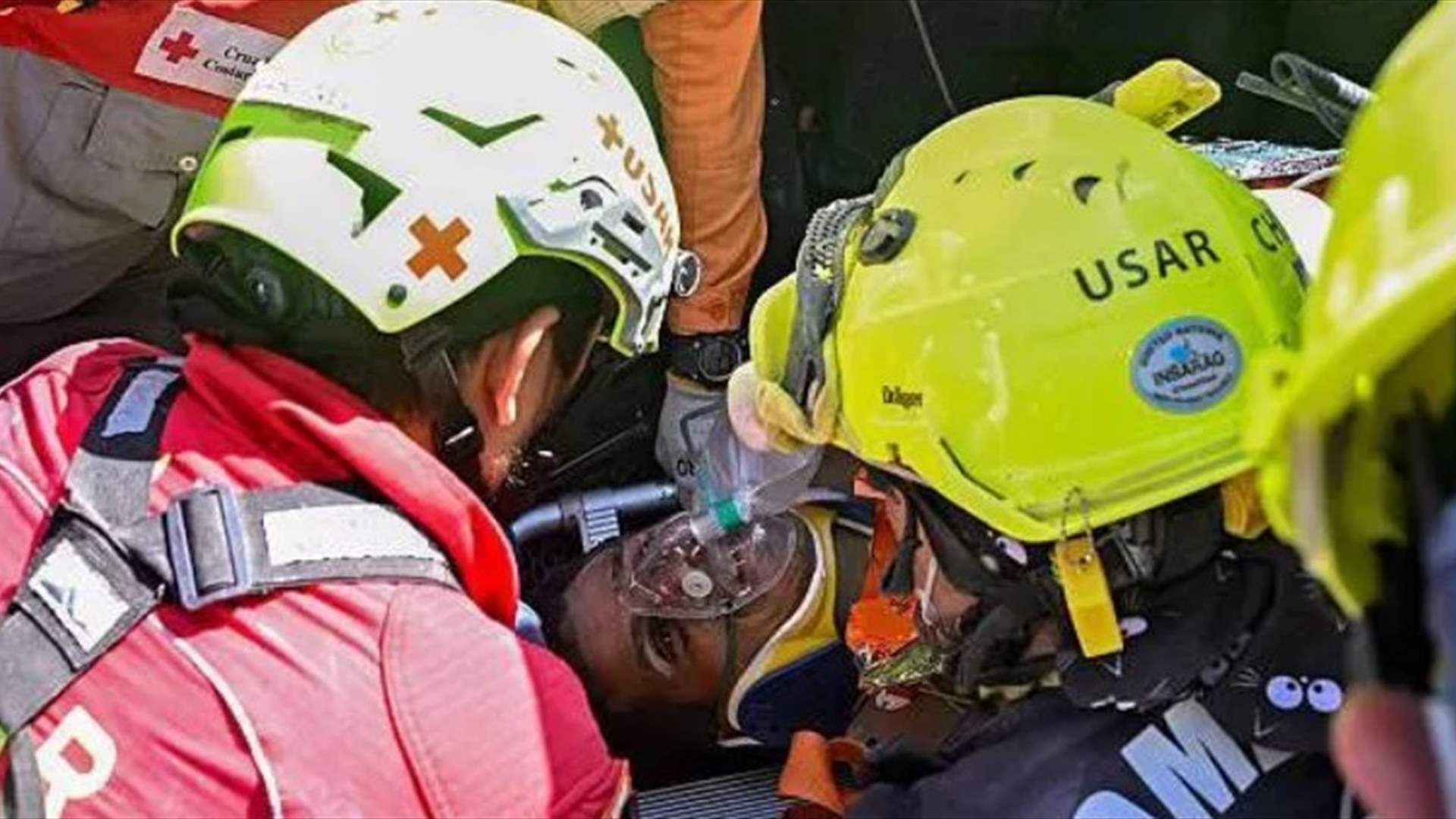 بعد 8 أيام تحت الأنقاض... "معجزة" تنقذ رجلاً في فنزويلا