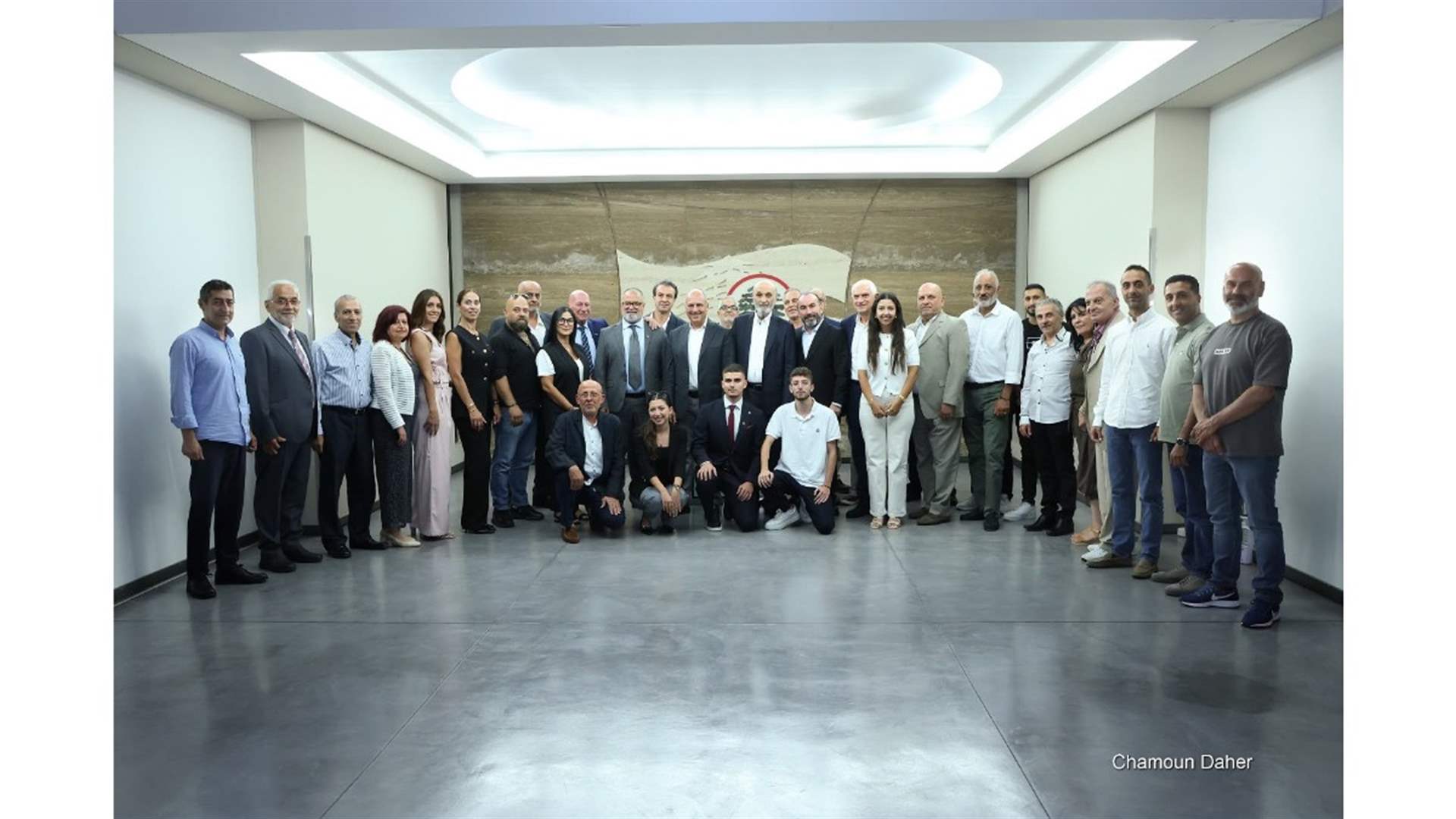 جعجع يبحث مع وفد من فاعليات الضاحية في شؤون المناطق والتحديات الإنمائية