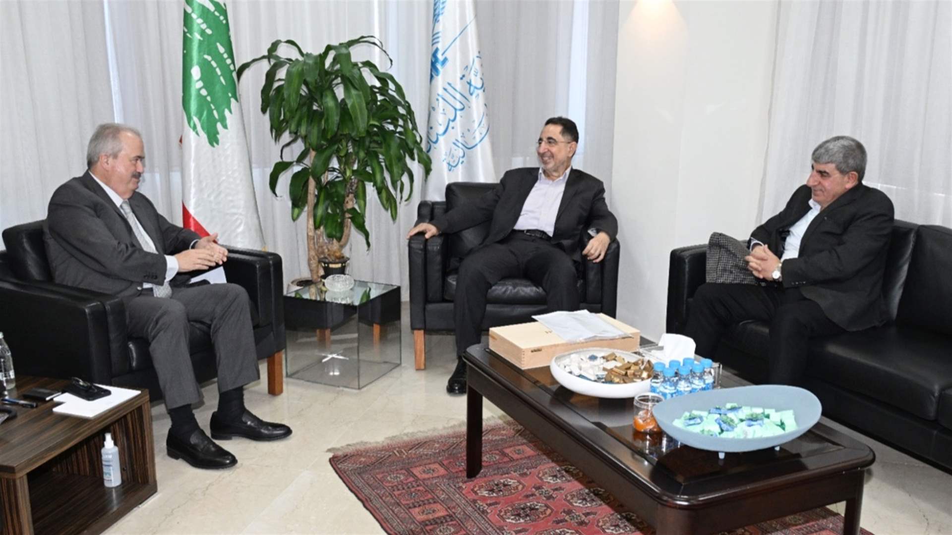 جابر بحث مع الحاج حسن وطليس في واقع البلديات واحتياجاتها في المناطق المتضررة