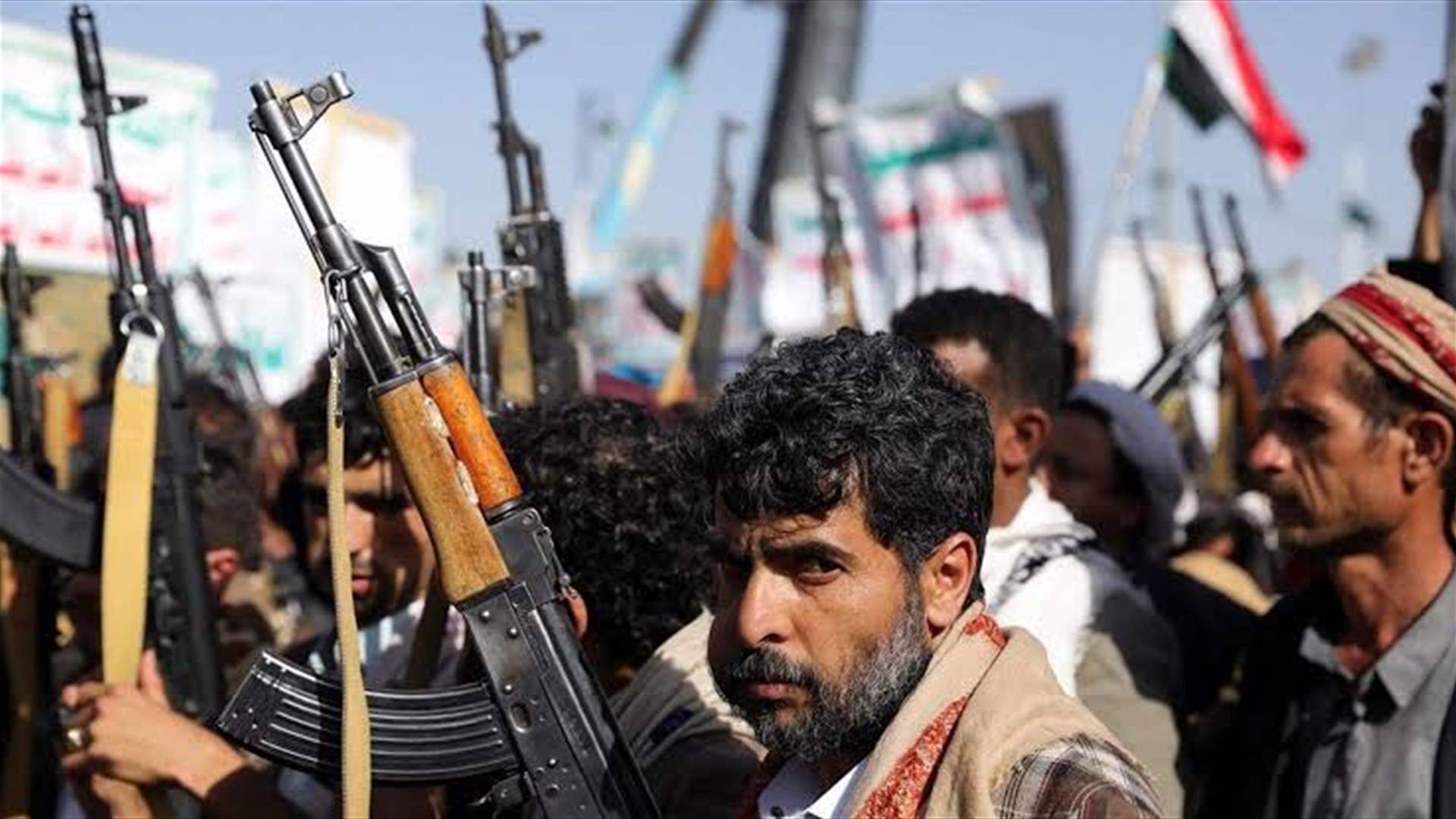 الحوثيون يتوعدون بأن استهداف مطار صنعاء "لن يمر من دون رد وعقاب" 