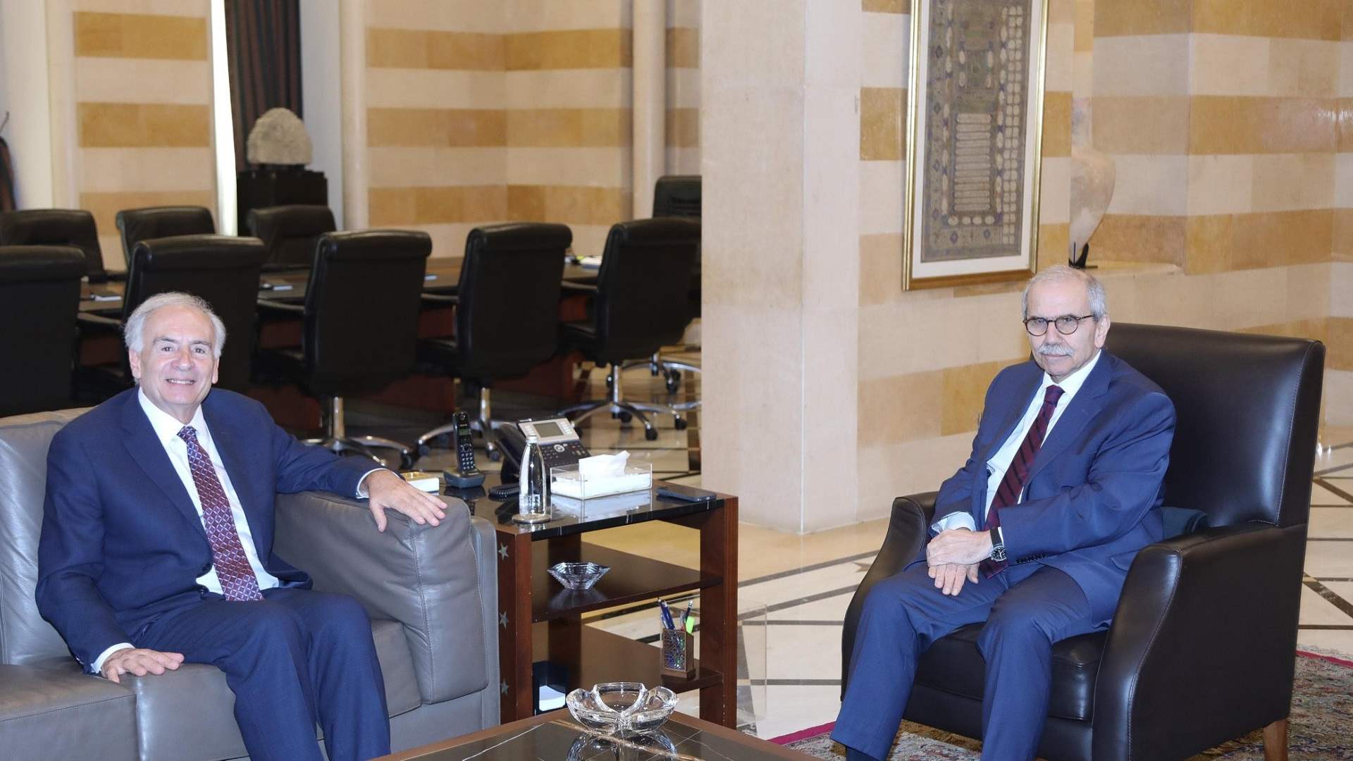 رئيس مجلس الوزراء نواف سلام استقبل المنسّق الخاص للأمم المتحدة في لبنان جان أرنو وتم البحث في الأوضاع في لبنان والمنطقة