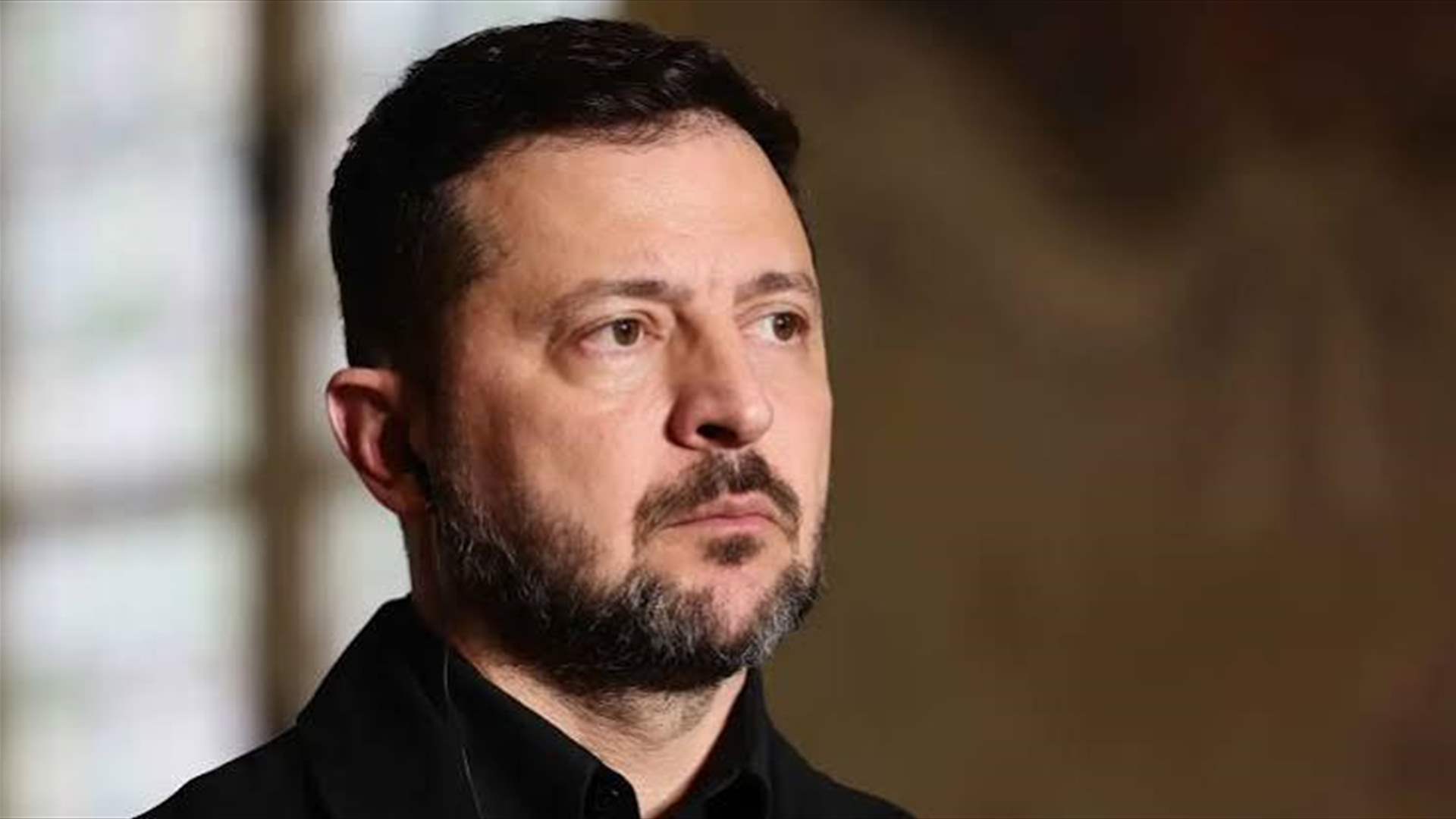 زيلينسكي يلمح إلى تغييرات محتملة في الجيش مع تواصل الاحتجاجات