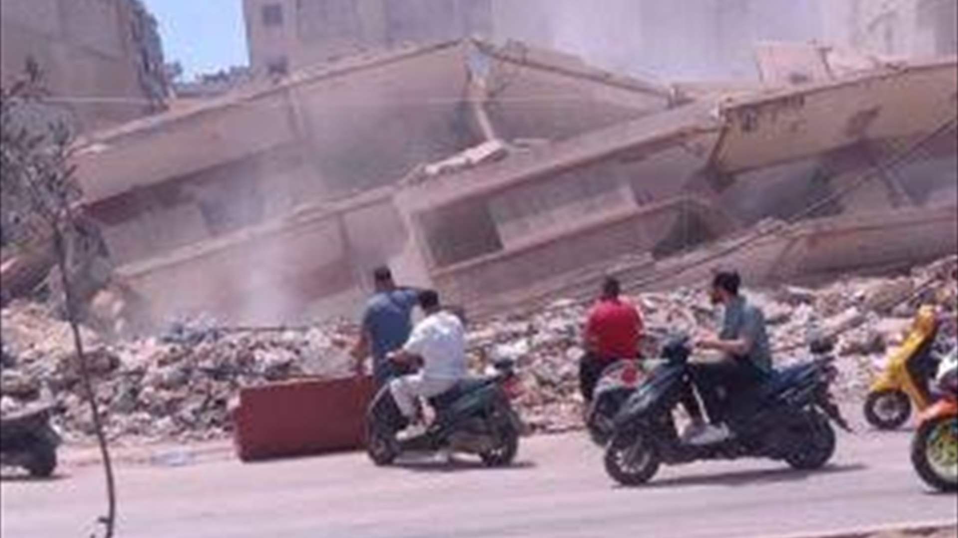 انهيار قسم من مبنى في منطقة بئر العبد واقتصار الاضرار على الماديات
