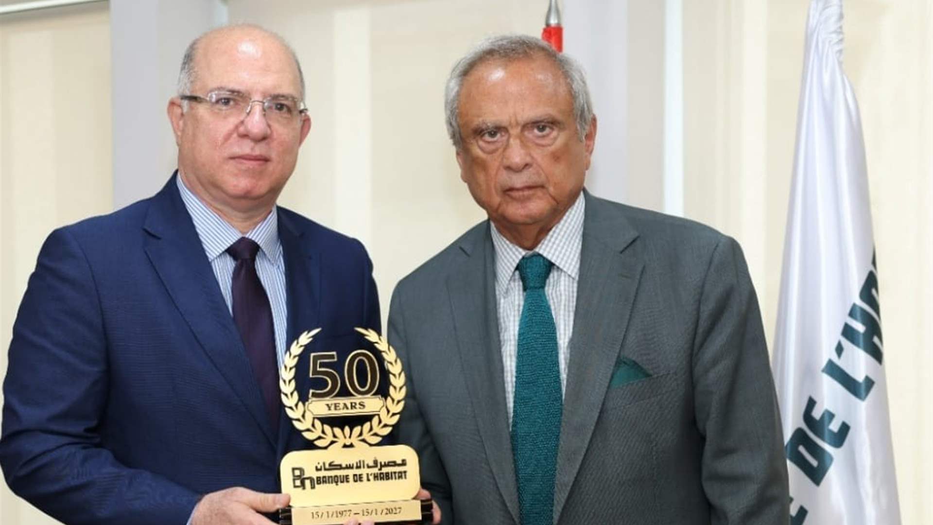 رئيس مجلس الإدارة المدير العام لمصرف الإسكان كرٌم وزير العمل