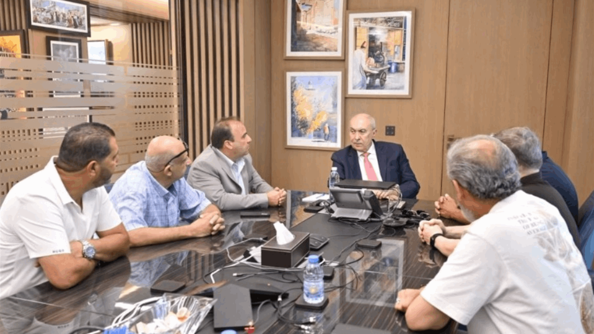 مخزومي استقبل عناصر الضابطة الجمركية سرحوا من الخدمة: إقرار قانون إعادتهم خطوة في الاتجاه الصحيح