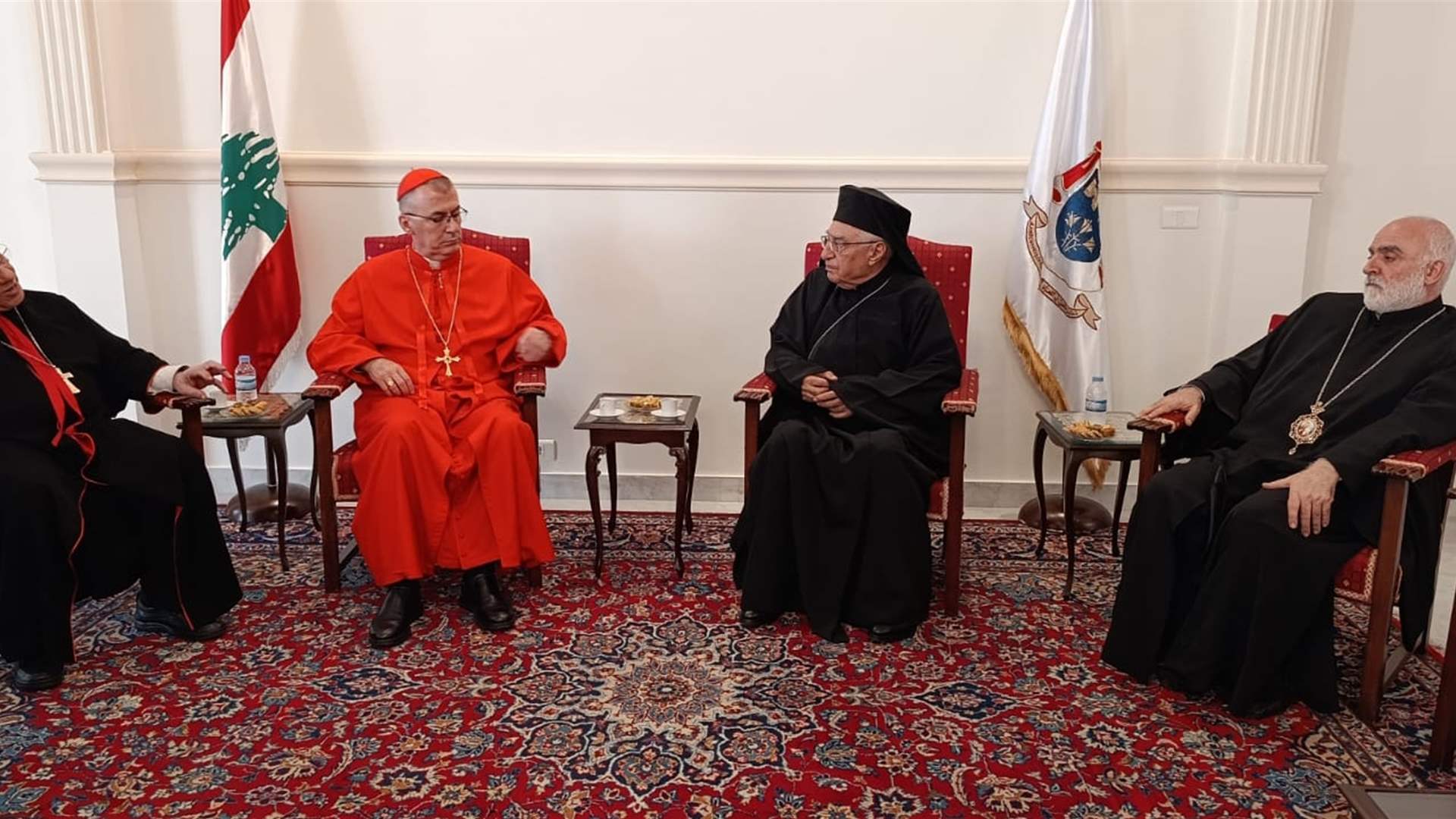 العبسي يلتقي البطريرك نونا ويستقبل مرقص وزوارا 