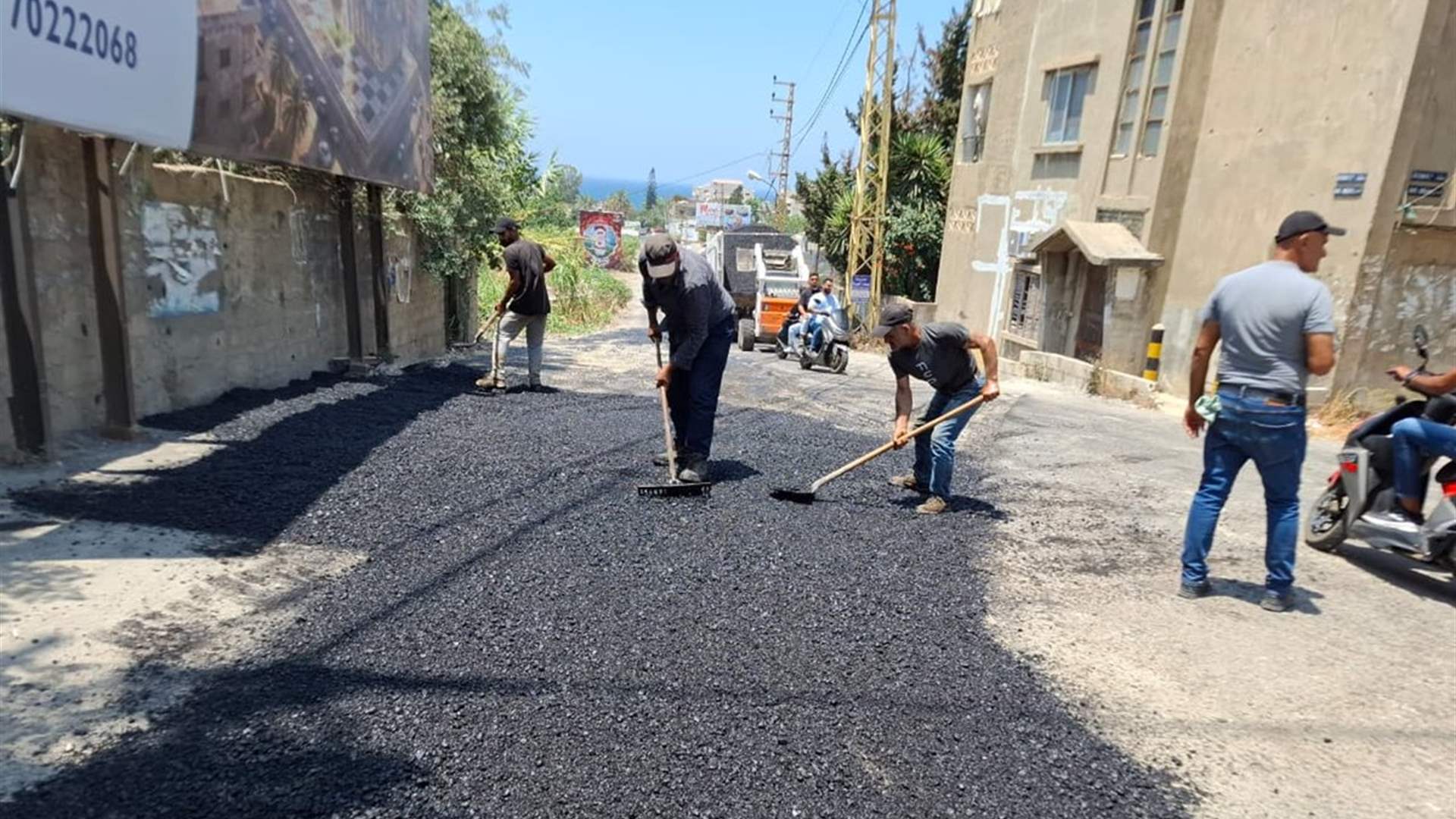 بلدية صيدا تستكمل ورشة تزفيت الشوارع وصيانة شبكات مجاري المياه والأرصفة في مختلف الأحياء