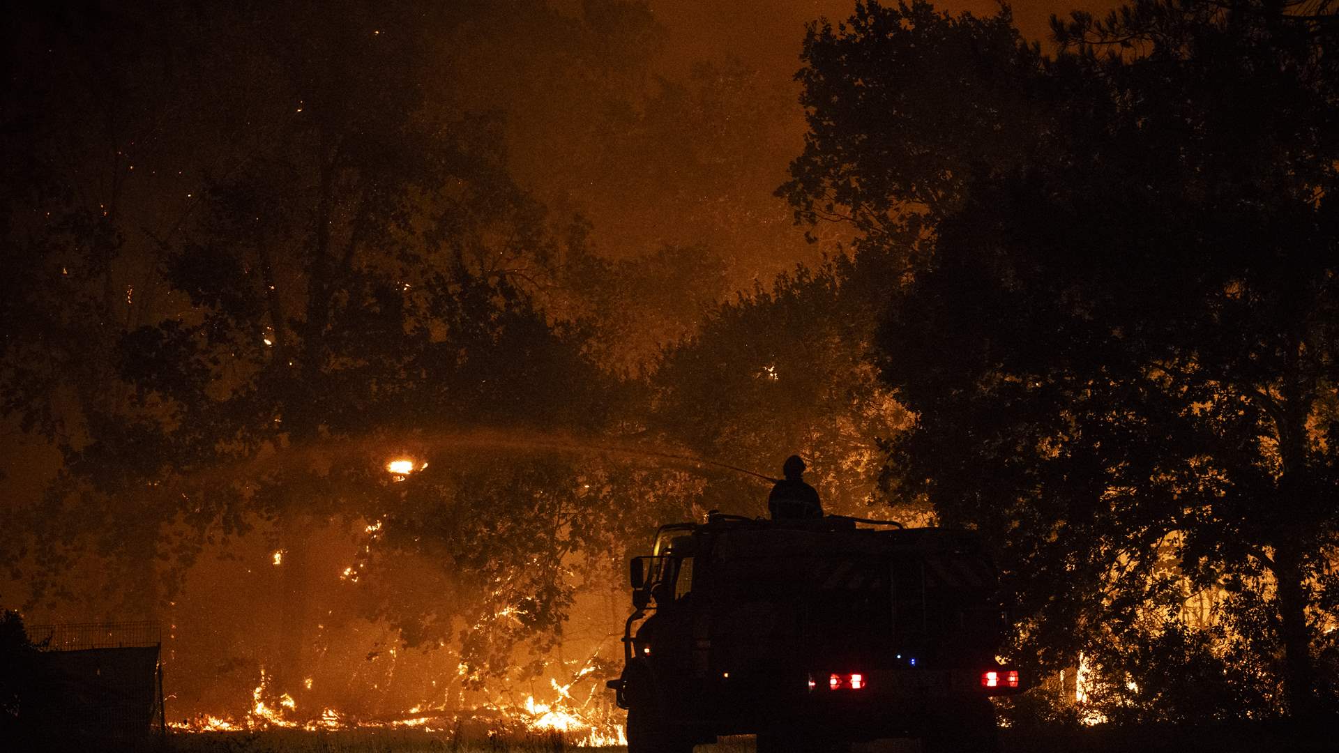 Threat of fire in southwest France remains 'very serious:' top official