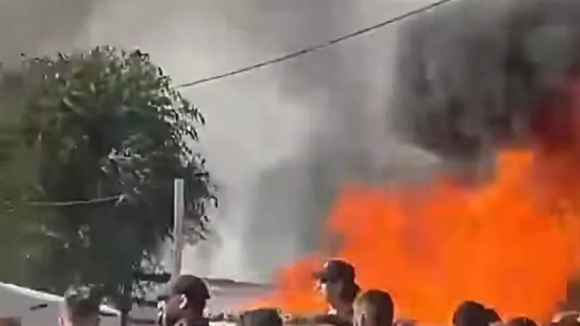 جريح نتيجة حريق اندلع في مخيم للنازحين السوريين في المنية