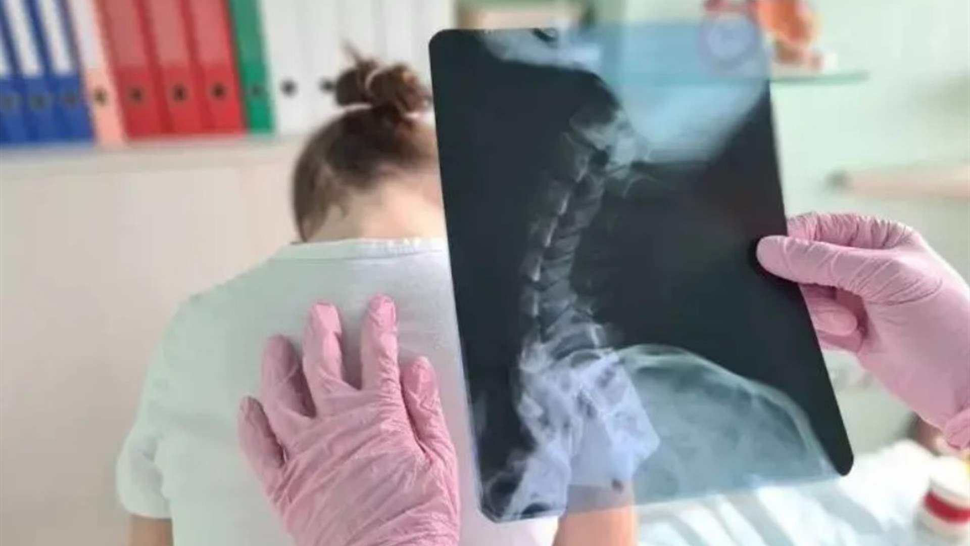 وداعًا للكتفين المنحنيين… خطوات بسيطة لاستعادة وضعية جسمك