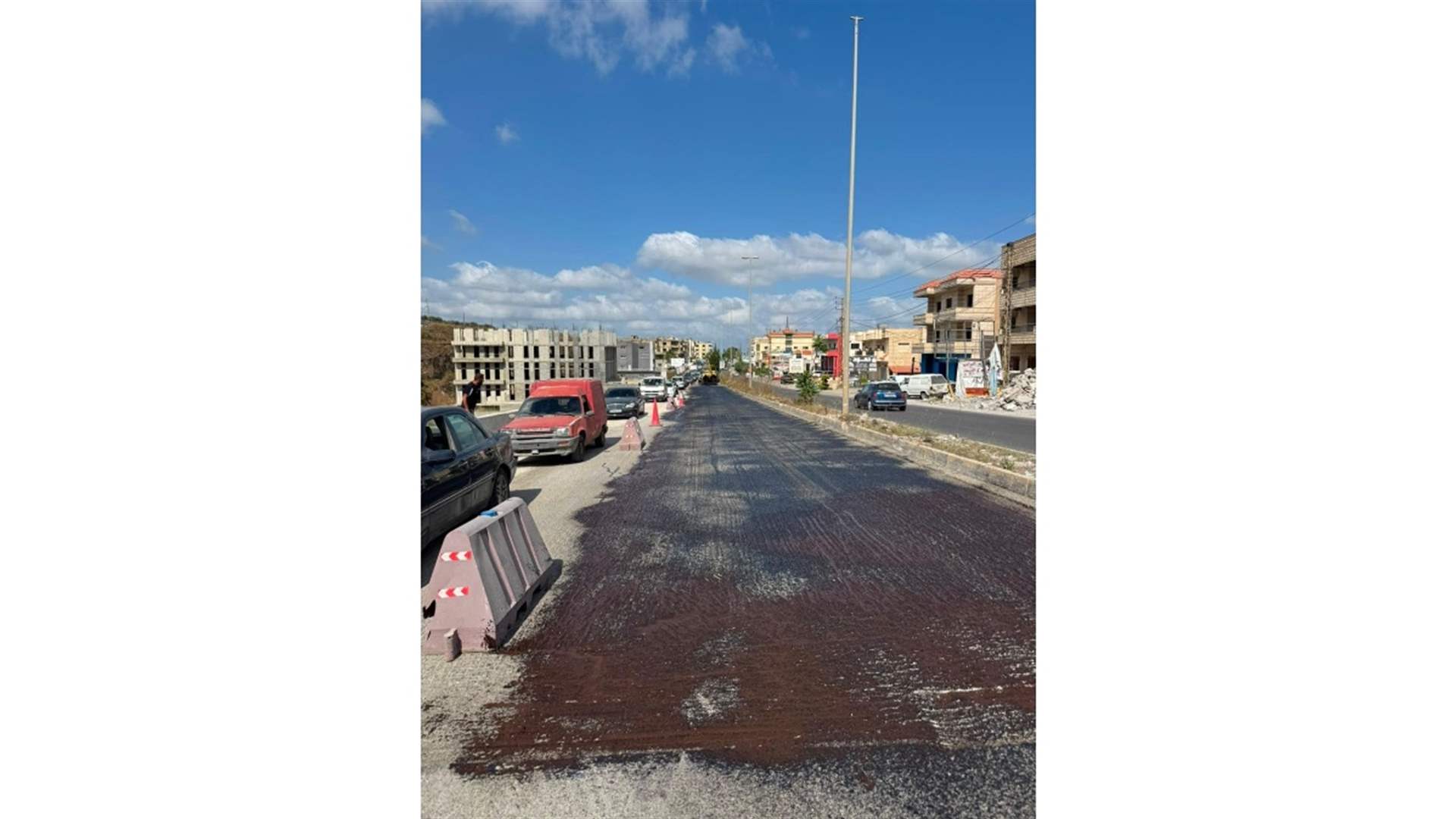 "الأشغال" تواصل تنفيذ مشاريع صيانة وتأهيل الطرق في الجنوب لتعزيز السلامة المرورية وتحسين شبكة النقل