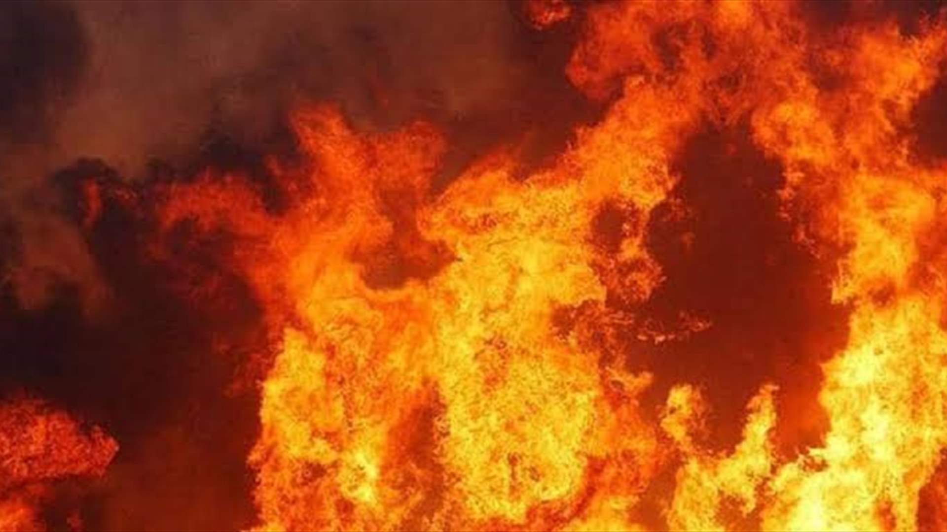حريق بين بصرما وكفرعقا والدفاع المدني يعمل على إخماده
