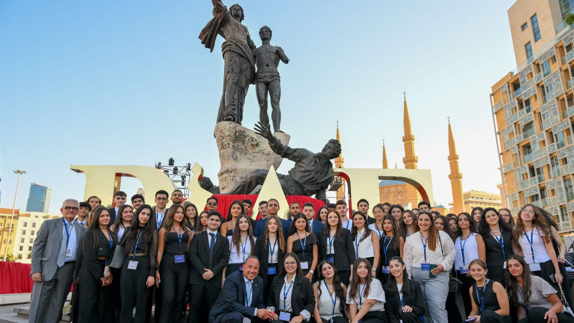 جامعة الروح القدس – الكسليك تشارك في مهرجان بيروت الدولي للتكريم (BIAF) وتكرّم التميّز بمنح دراسية لـ84 طالبًا جديدًا (صور)