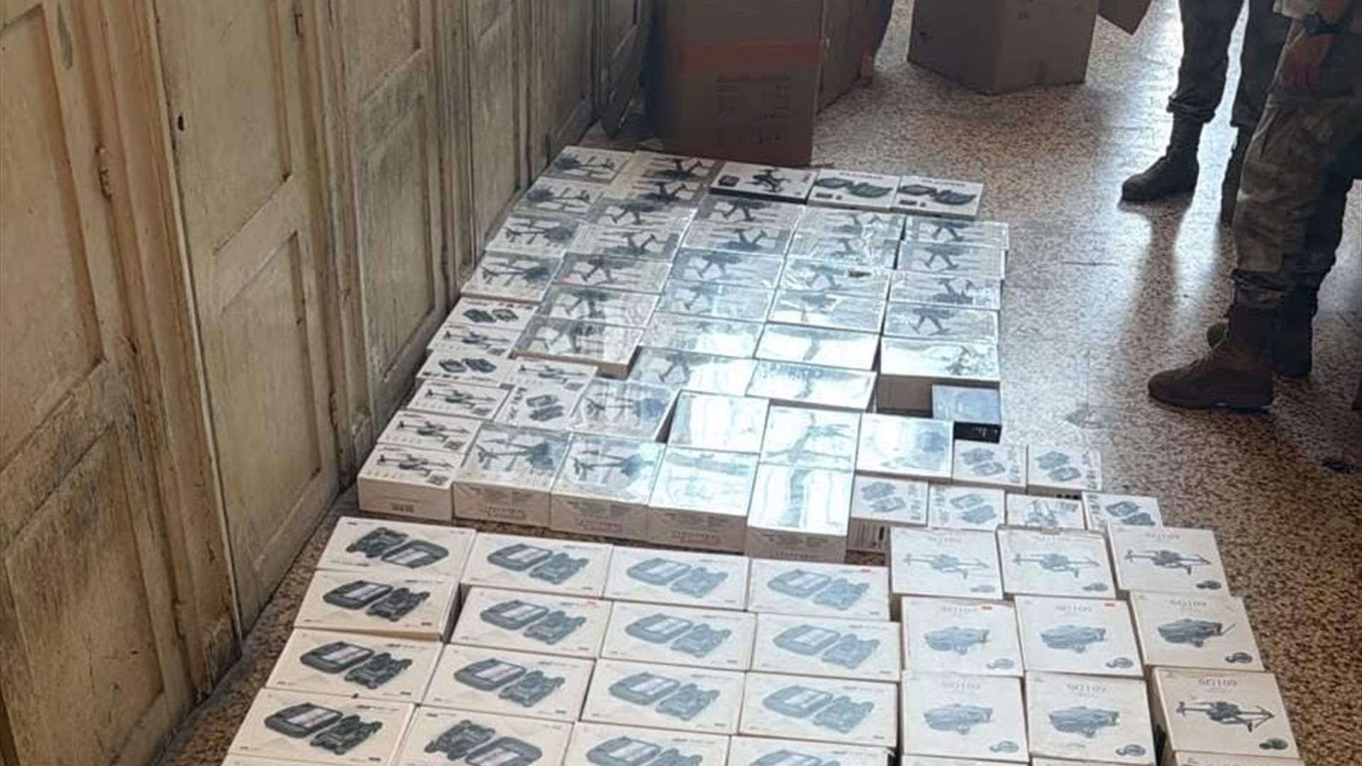 الجمارك: ضبط كمية كبيرة من الدرونات ودراجات نارية رباعية مقصوصة ومعاد تلحيمها (فيديو)