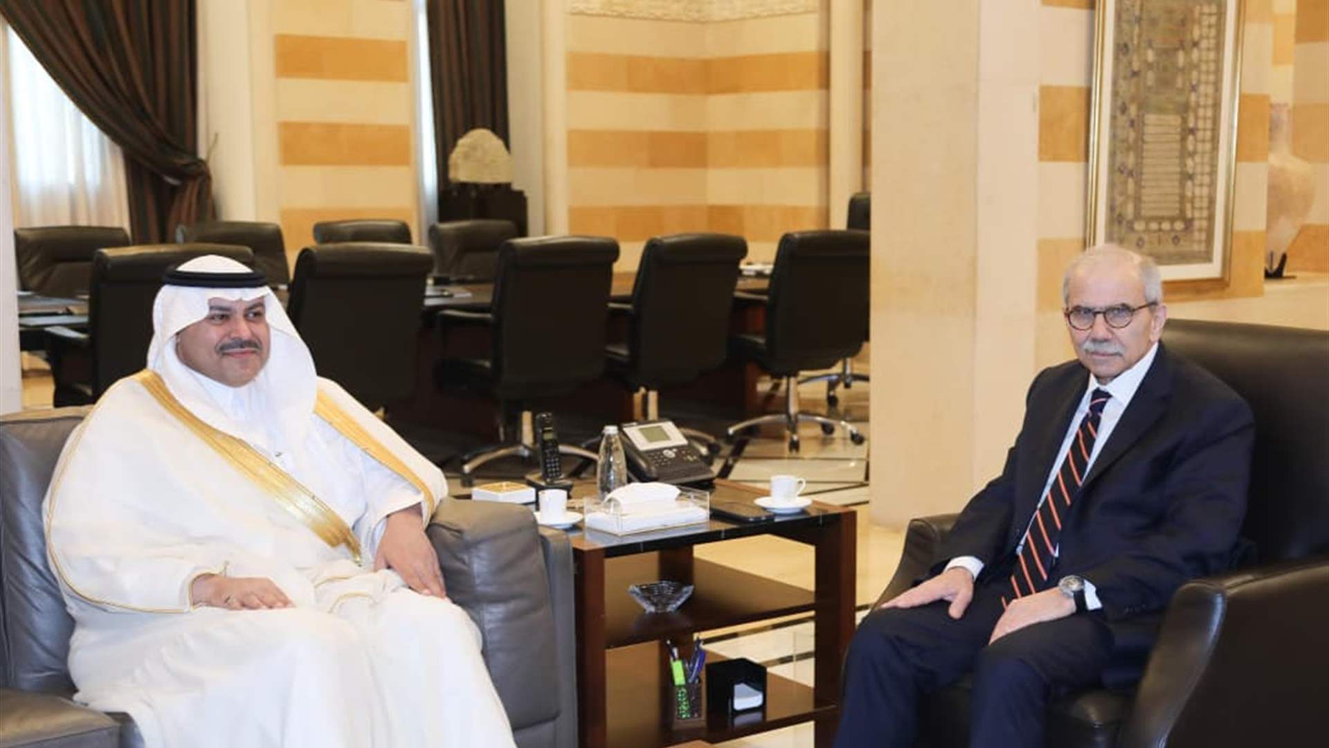 سلام بحث مع السفير السعودي في آخر المستجدات: نؤكد دعم لبنان للمملكة في كل ما تتخذه من خيارات وإجراءات للدفاع عن أمنها