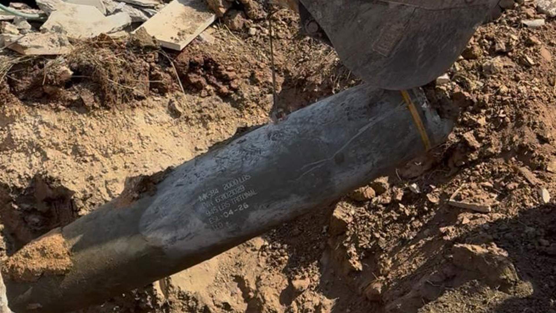 بالصور - الجيش يعلن تفكيك صواريخ وقنابل طيران غير منفجرة من مخلفات العدوان الإسرائيلي