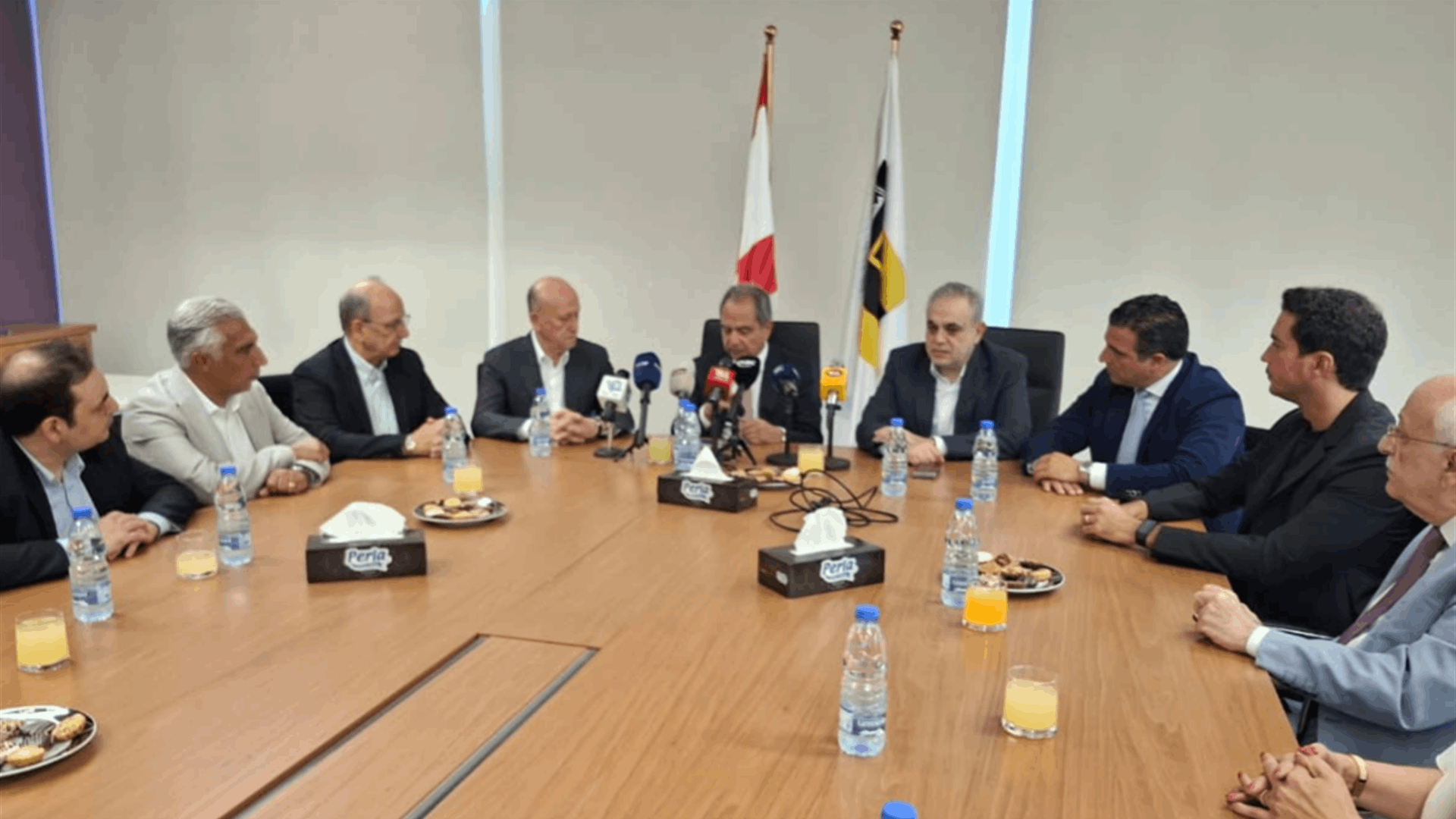 لقاء يجمع وزير الطاقة مع نواب طرابلس ونقباء المهن الحرة في الشمال