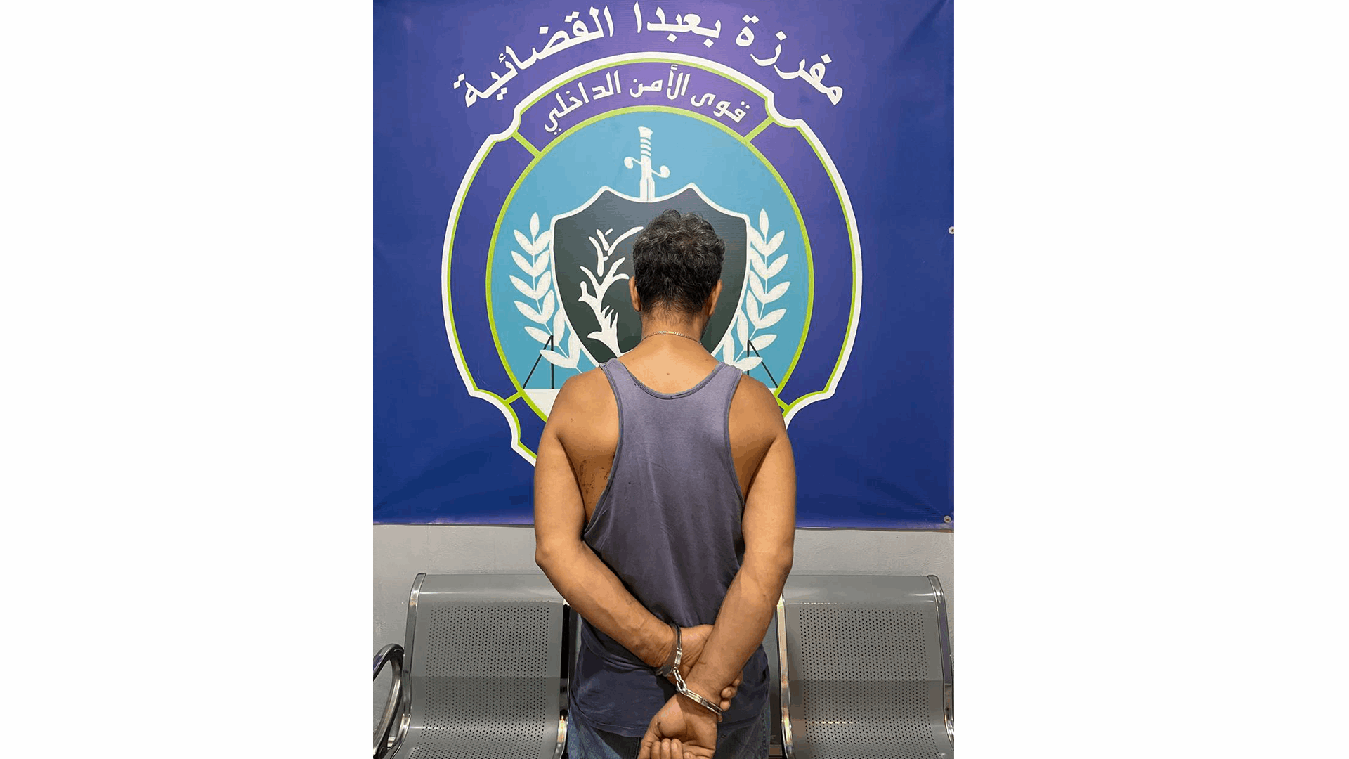 بالفيديو... أب يعلّم طفله طريقة استخدام القنبلة اليدوية ويعنّف زوجته… وقوى الأمن توقفه