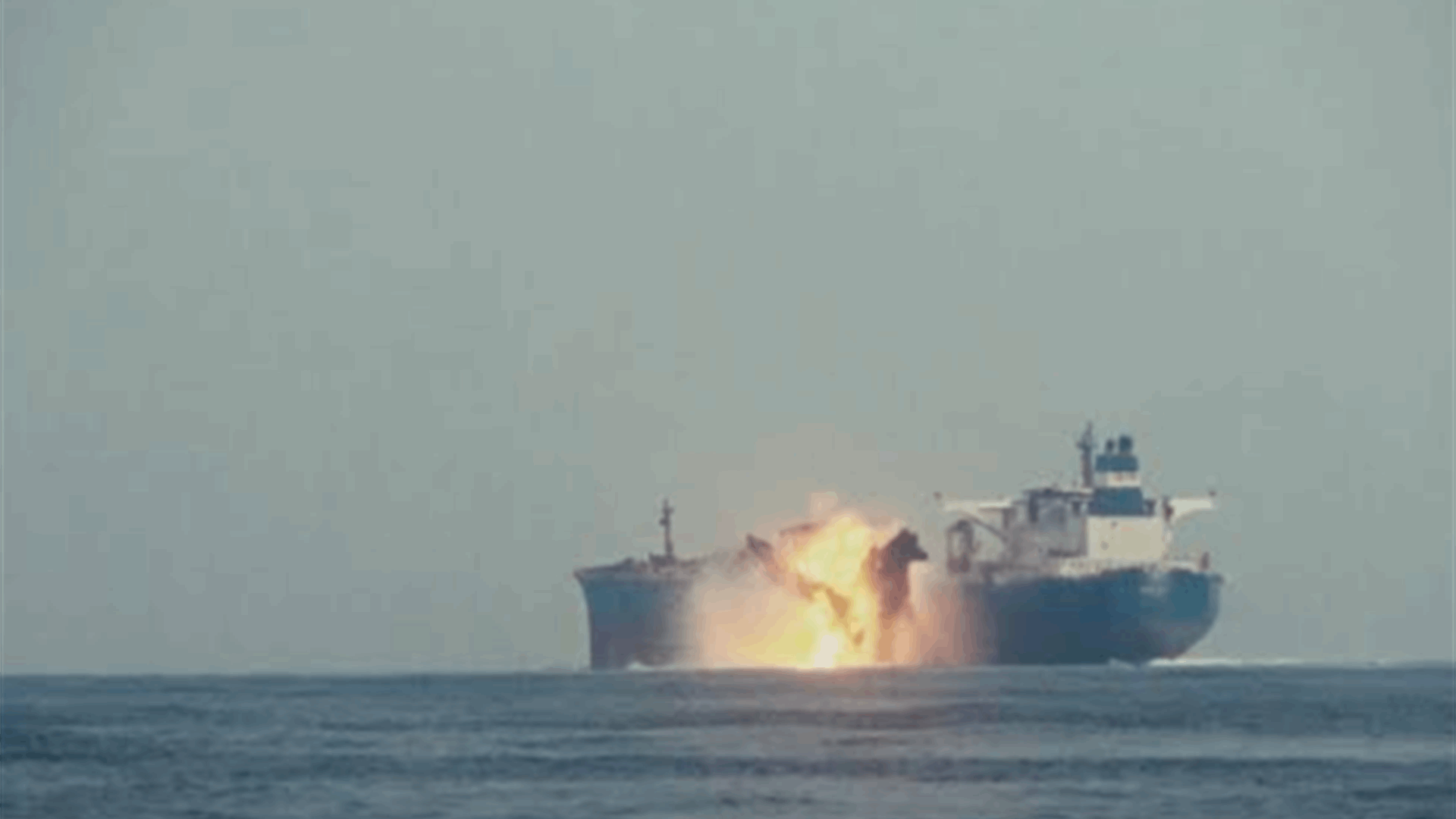 الحوثيون يقولون إنهم استهدفوا سفينة وزوارق عسكرية سعودية بصواريخ في البحر الأحمر