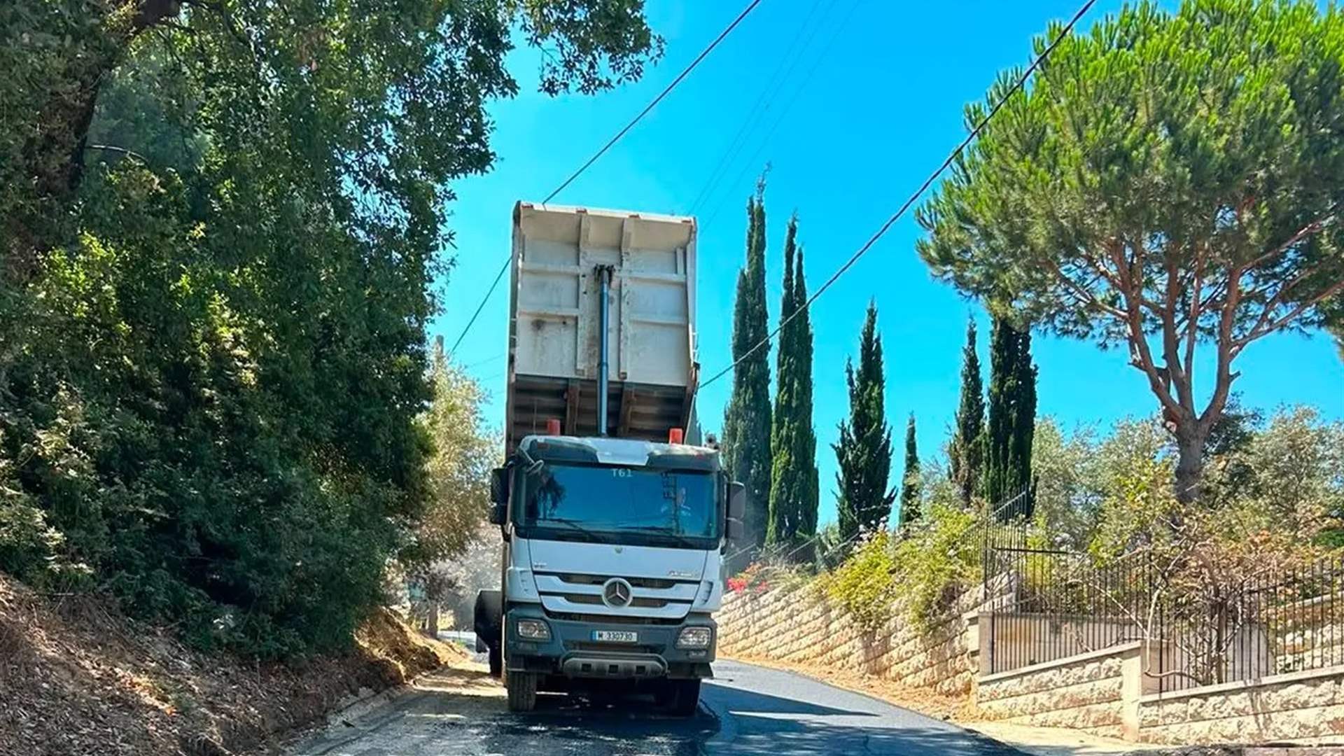 "الأشغال" تواصل تأهيل الطرق في جبيل وزغرتا وعاليه والشوف والمتن