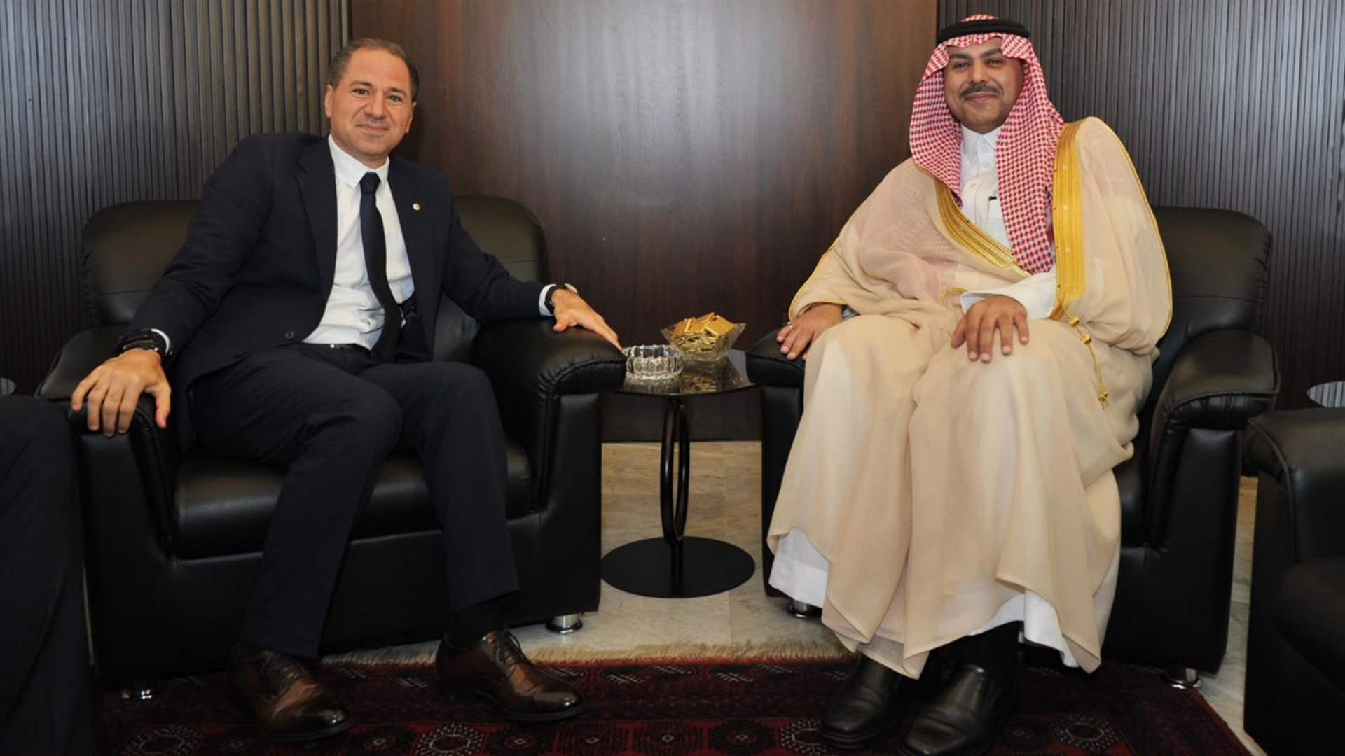 بحثٌ في العلاقات اللبنانية - السعودية بين رئيس "الكتائب" والسفير السعوديّ 