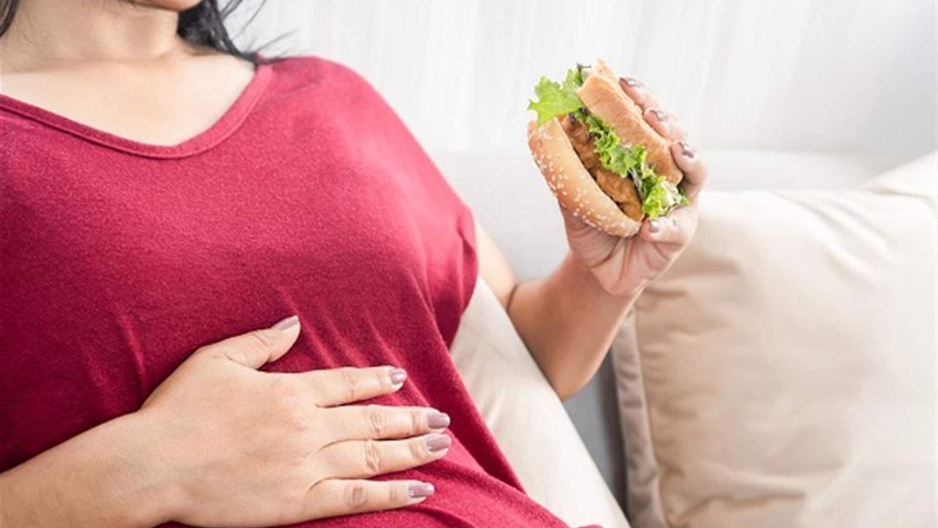 انتفاخ البطن بعد الأكل… متى يكون خطيراً وكيف يُعالَج؟