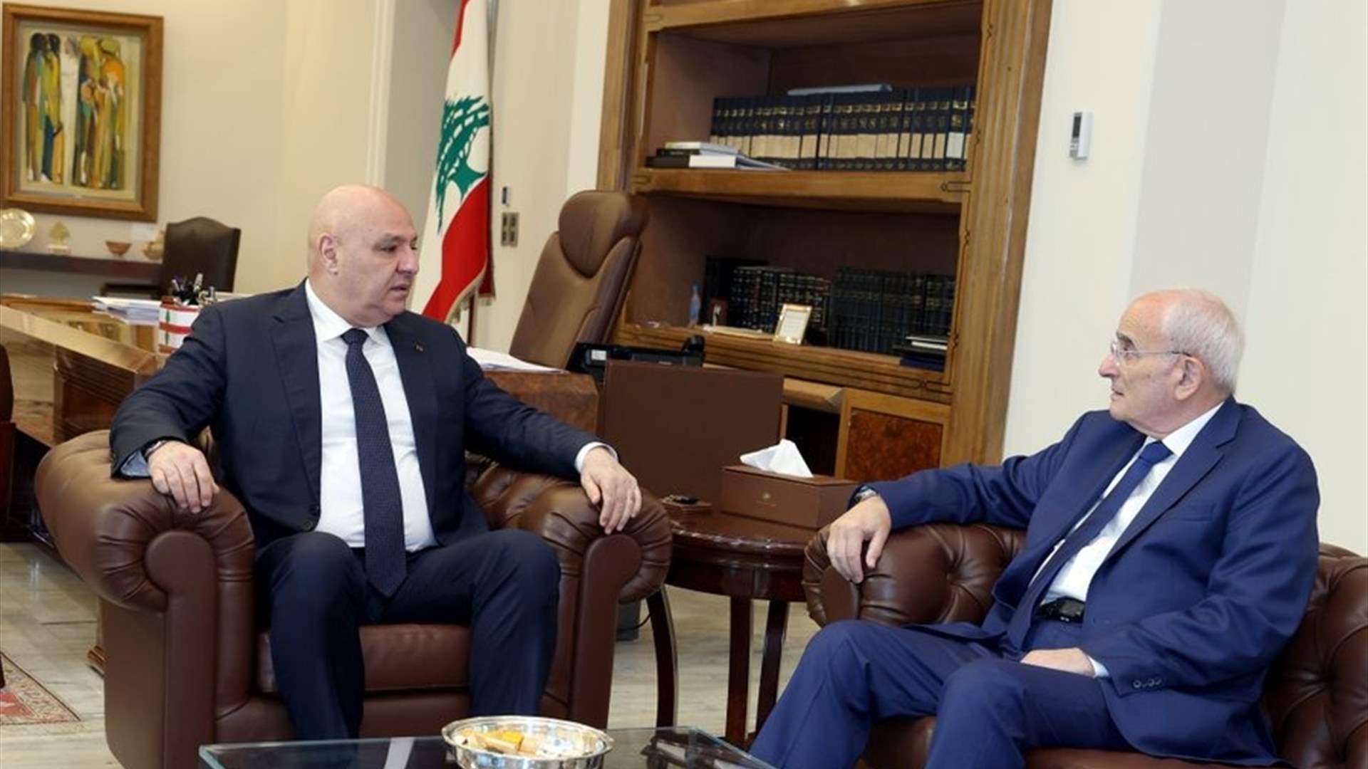 الرئيس عون عرض مع وزير الدفاع الوطني ميشال منسّى الأوضاع الامنية في البلاد وأوضاع المؤسسة العسكرية