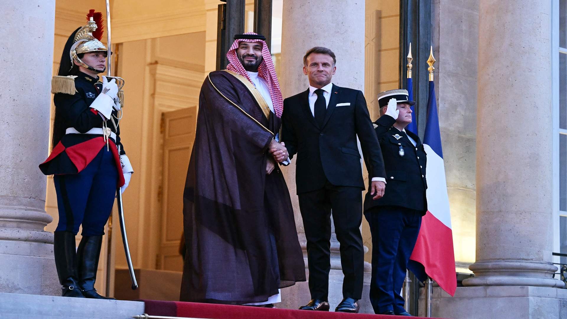 ماكرون يستقبل ولي العهد السعودي ويوقعان اتفاقيات عدة... وهذا ما تم إعلانه بشأن لبنان