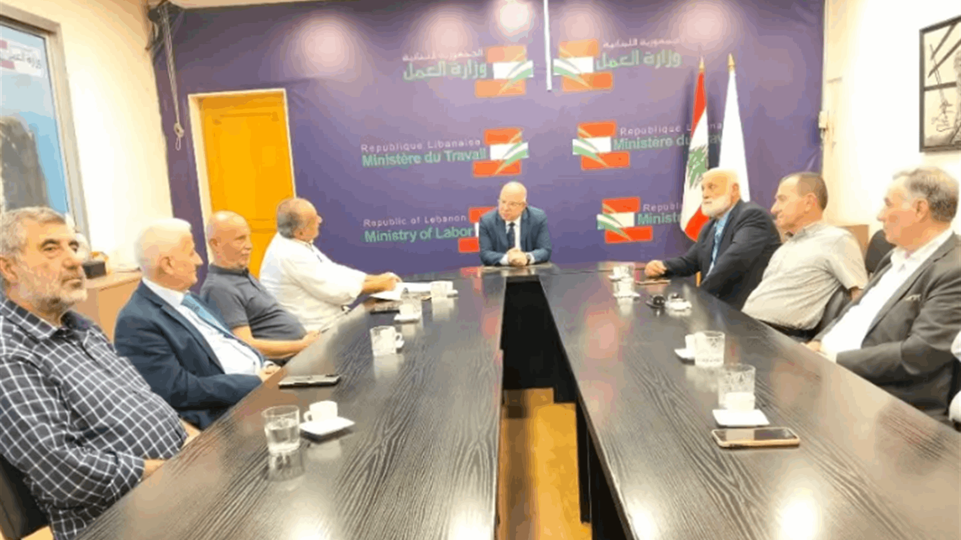 وزير العمل بحث مع وفد من الأجراء المتقاعدين في الإدارات العامة تعويضات نهاية الخدمة واشتراكات الضمان