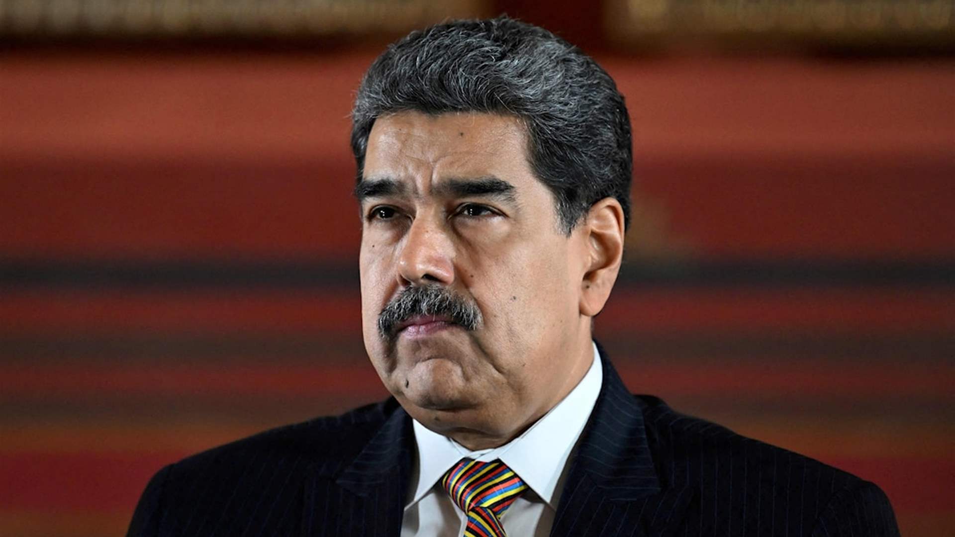 مادورو يؤكد أنه "صامد" وينشر صورتين من السجن