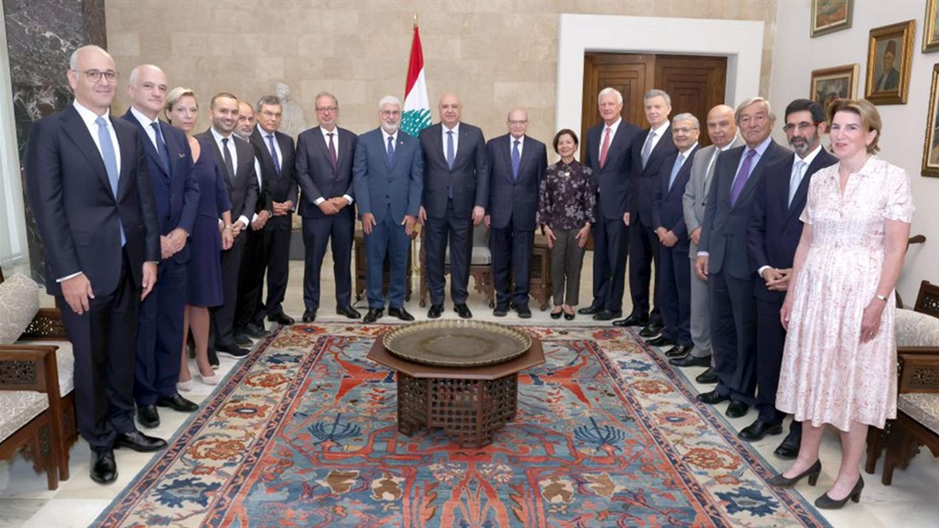 عون لرئيس الجامعة الاميركية: الاستثمار في الإنسان والعلم يميّز لبنان