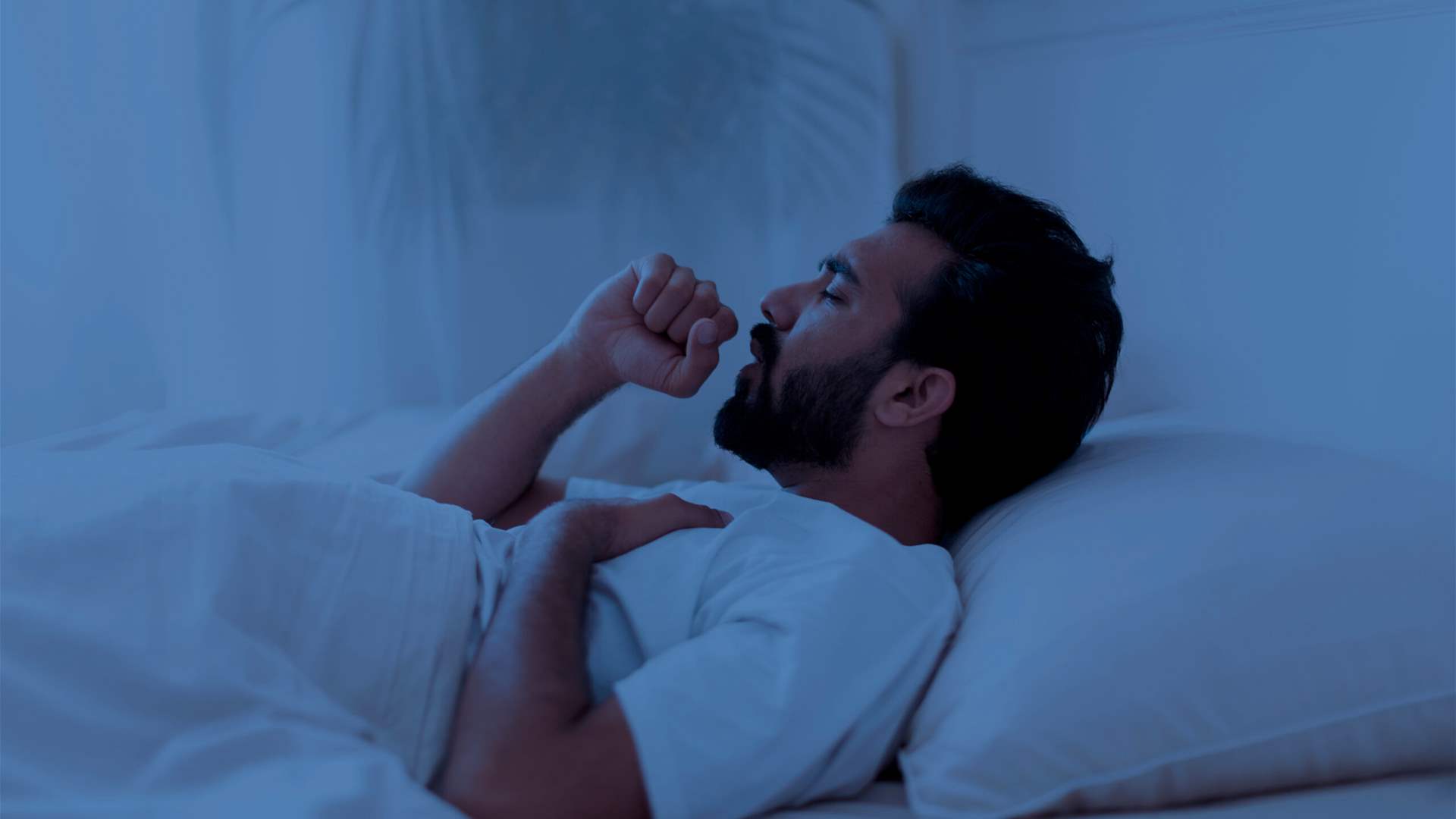 تلوث الهواء يسرق نومك… دراسة تكشف ما يفعله السعال الليلي بالجسم