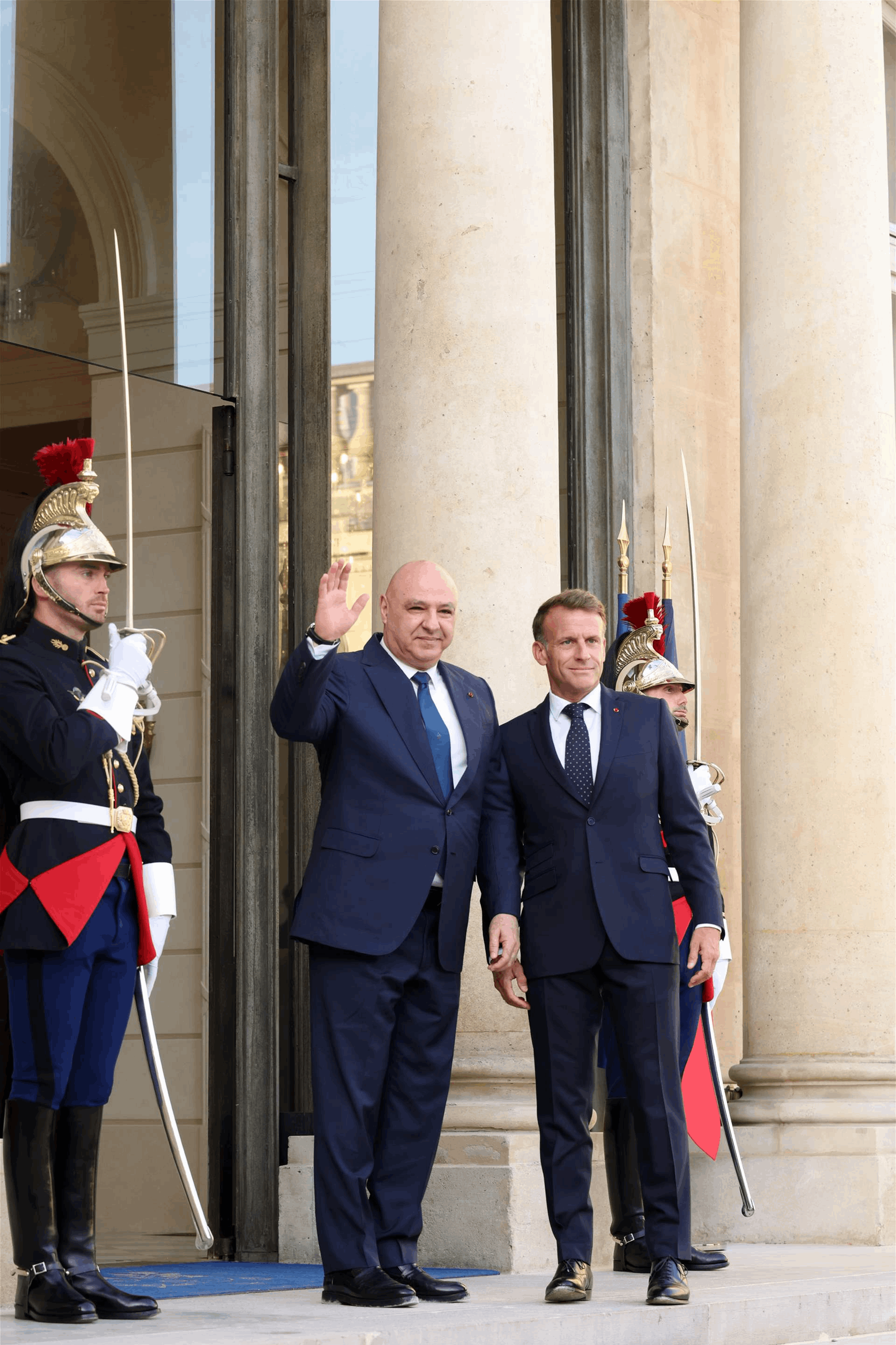 Aoun, Macron agree to boost economic and energy cooperation, resume oil and gas exploration in Lebanon